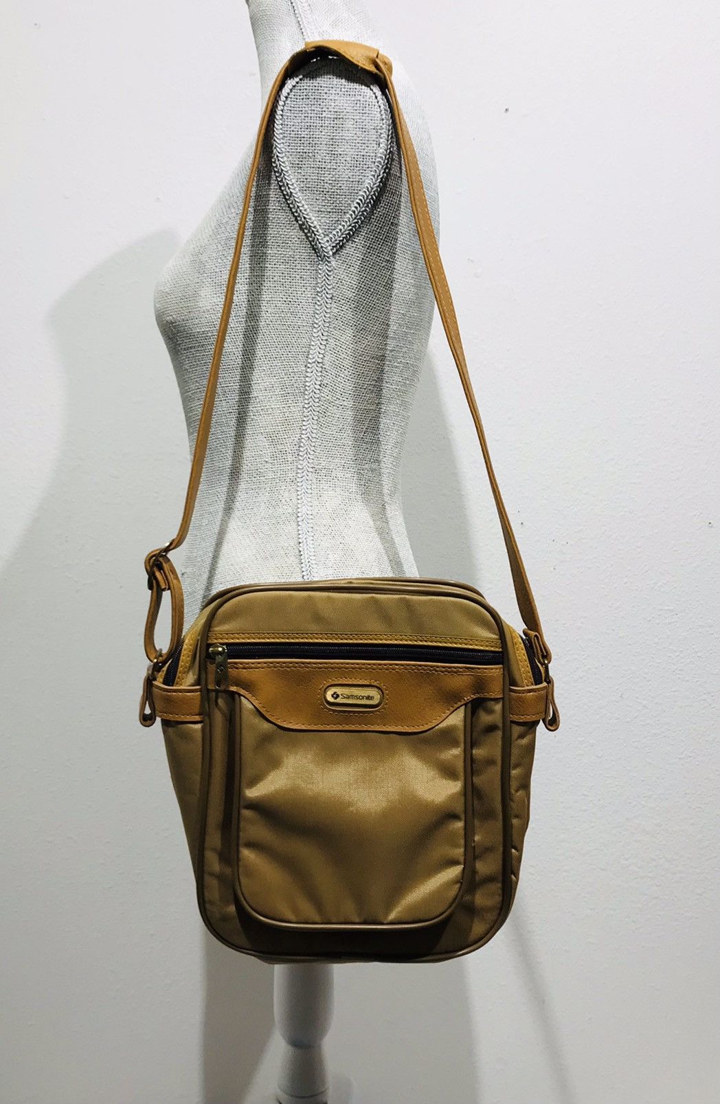 Sac à Vêtements Vintage Samsonite Series 2100 – Pratique Et Rétro !