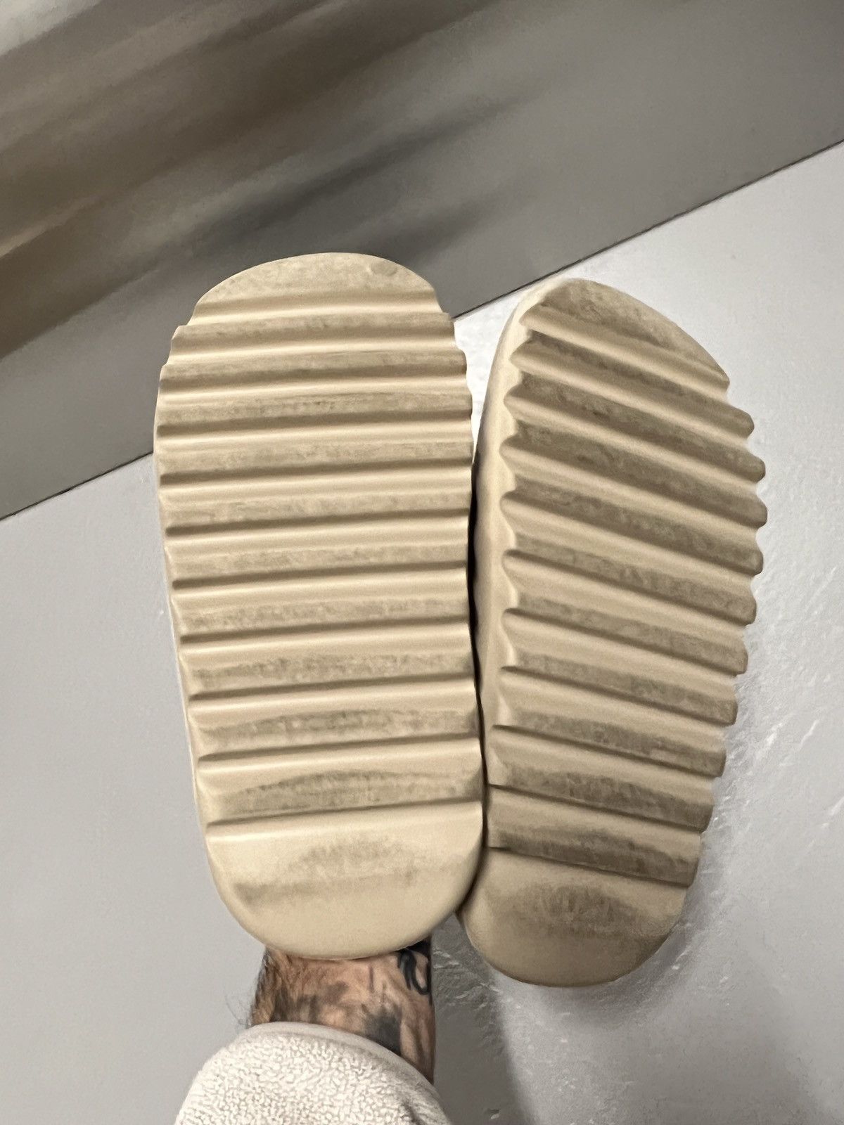 Adidas × Kanye West YEEZY SLIDES Size US 9 / EU 42 - 4 Thumbnail