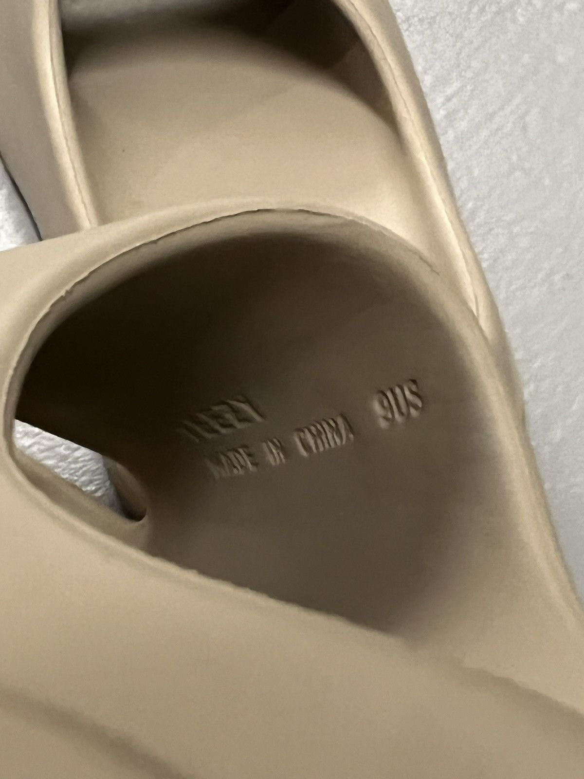 Adidas × Kanye West YEEZY SLIDES Size US 9 / EU 42 - 3 Thumbnail
