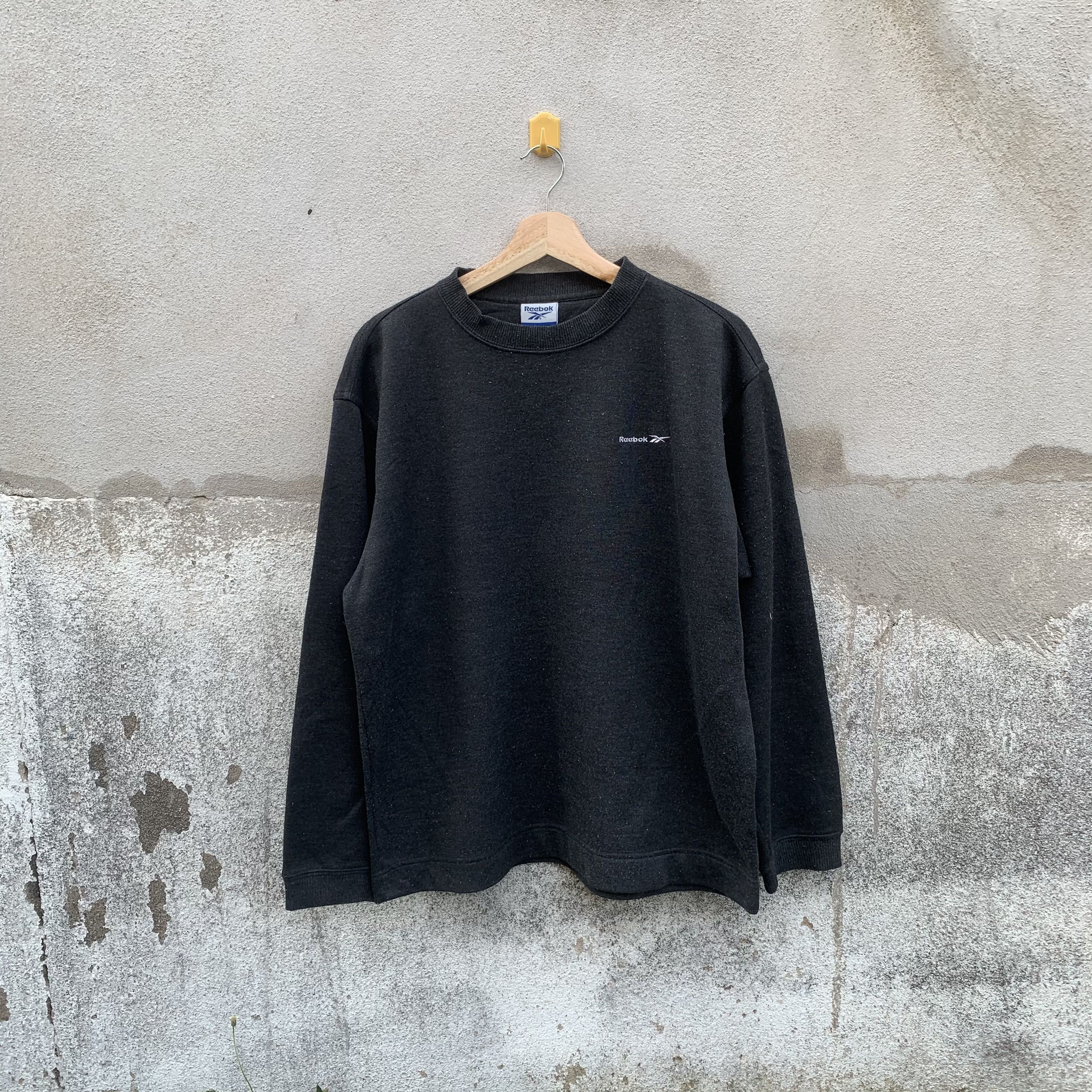 Reebok Vintage Reebok Embroidery Crewneck Pullover Sweatshirts Size US L / EU 52-54 / 3 - 1 Thumbnail