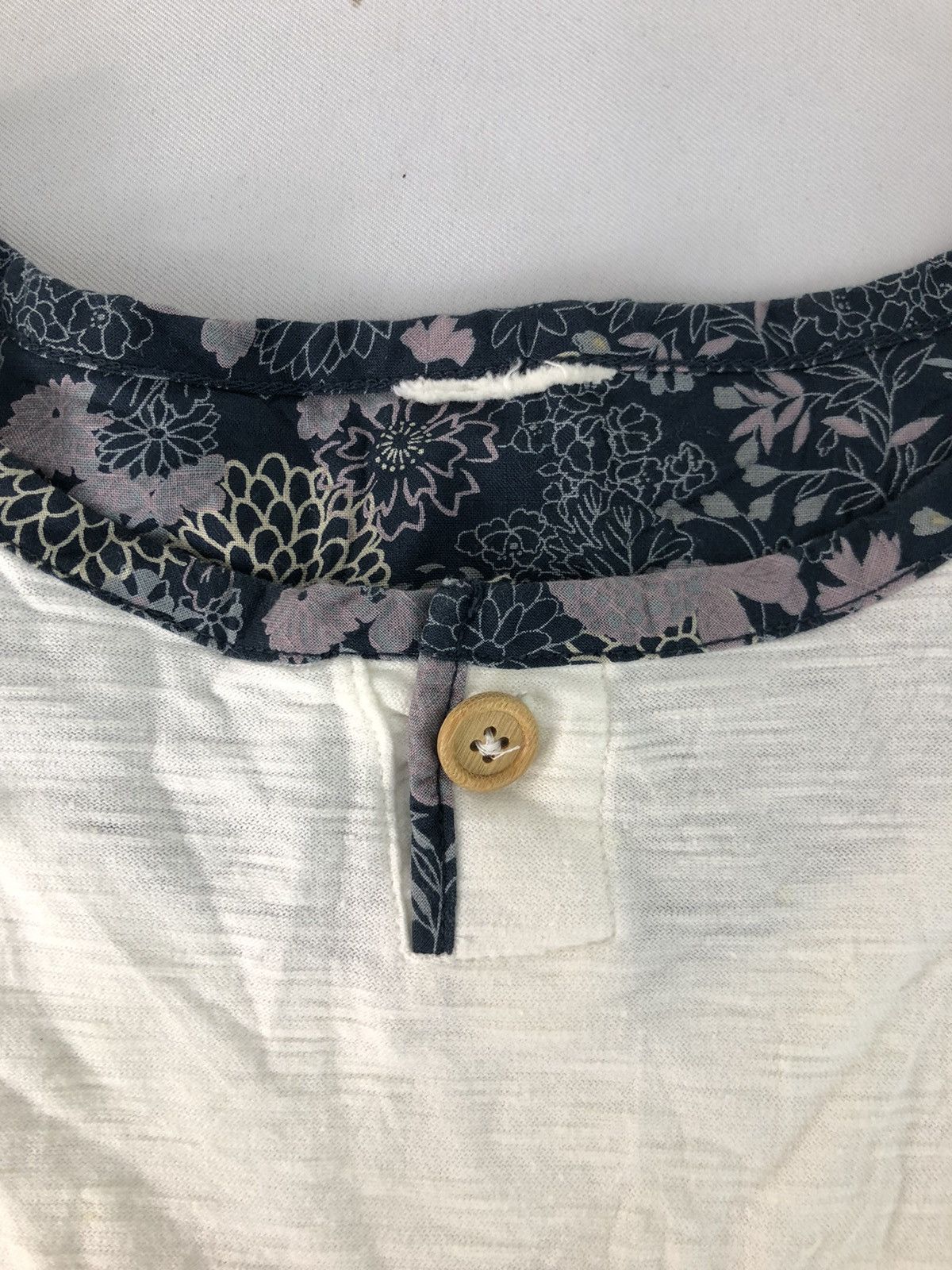 Japanese Brand Rare Japanese Sukajan Embroidery Koi Fish Logo Henley Neck Size US S / EU 44-46 / 1 - 5 Thumbnail