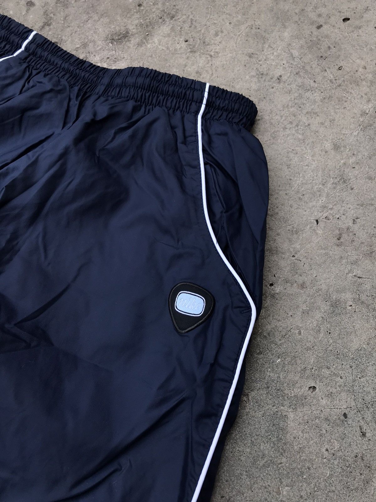 Nike × Vintage Nike 00s Nylon Navy Pants Y2K Size US 32 / EU 48 - 5 Thumbnail