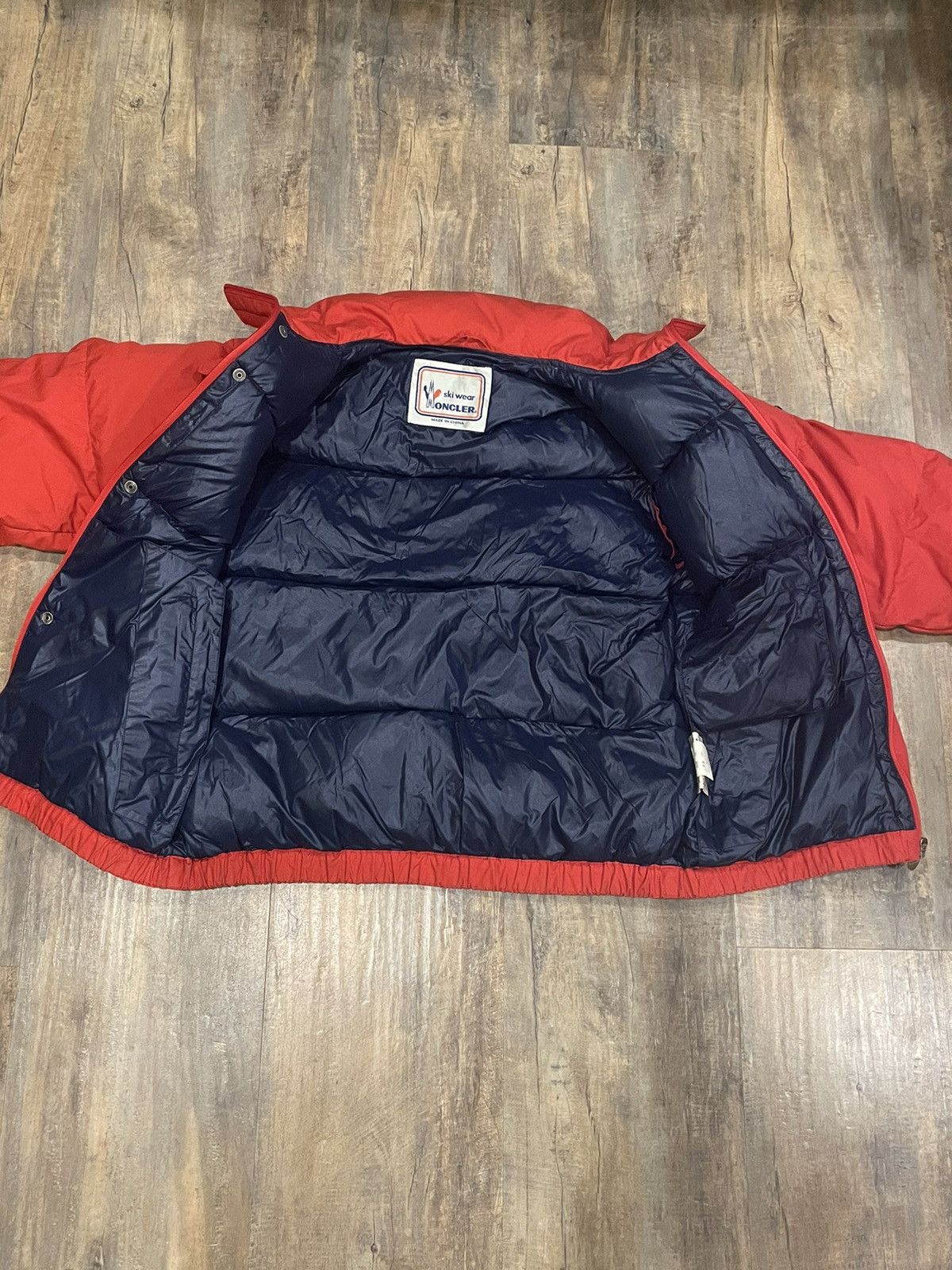 Moncler Vintage Moncler Red Down Puffer Jacket Embroidered Logo Size US S / EU 44-46 / 1 - 8 Thumbnail