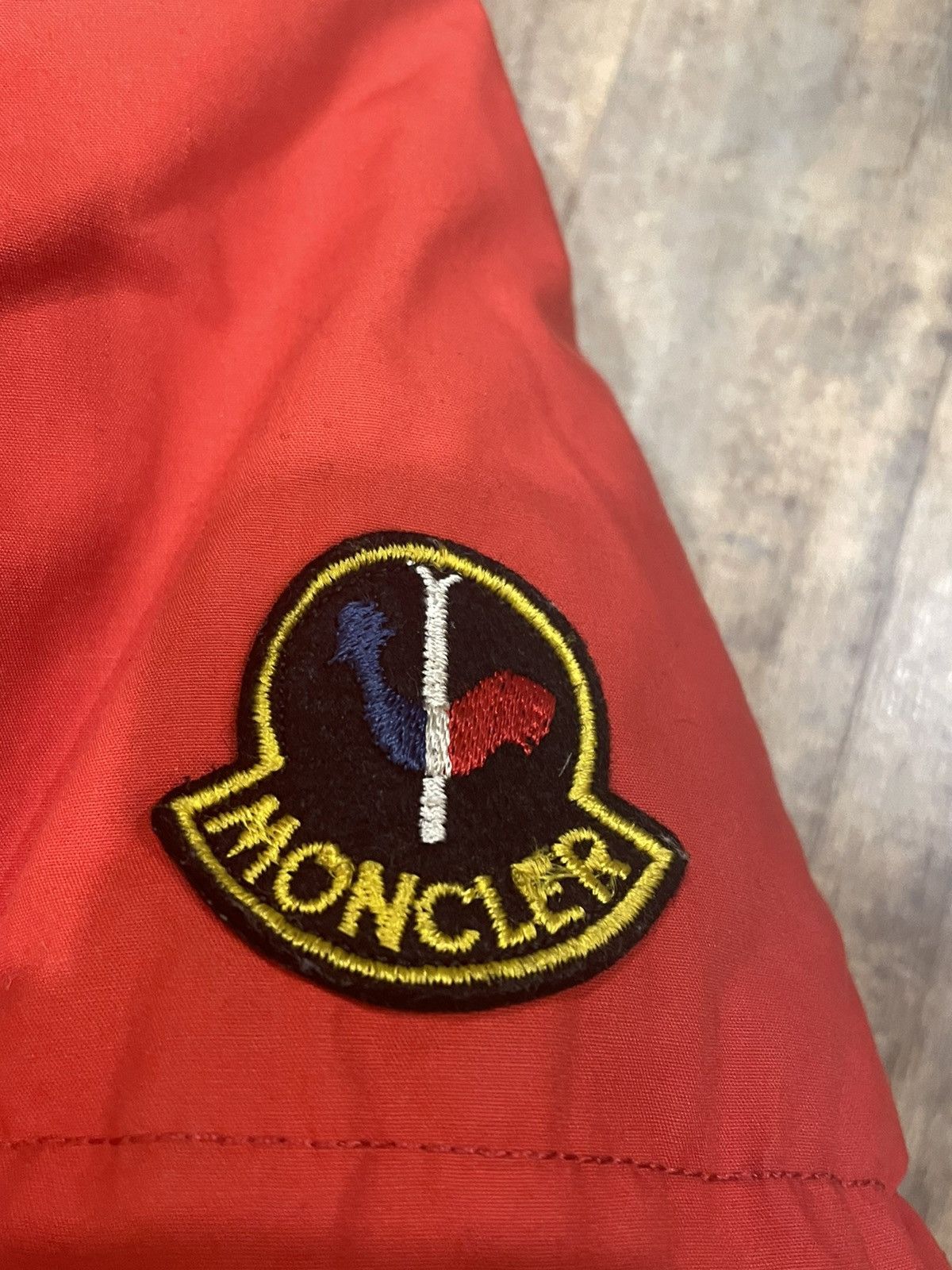 Moncler Vintage Moncler Red Down Puffer Jacket Embroidered Logo Size US S / EU 44-46 / 1 - 3 Thumbnail