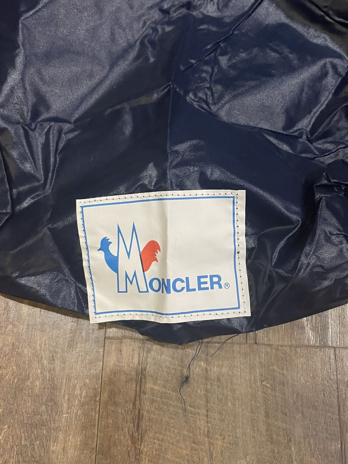 Moncler Vintage Moncler Red Down Puffer Jacket Embroidered Logo Size US S / EU 44-46 / 1 - 19 Thumbnail