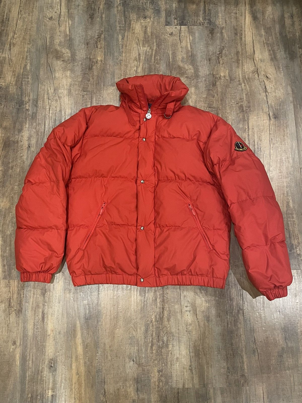 Moncler Vintage Moncler Red Down Puffer Jacket Embroidered Logo Size US S / EU 44-46 / 1 - 1 Thumbnail