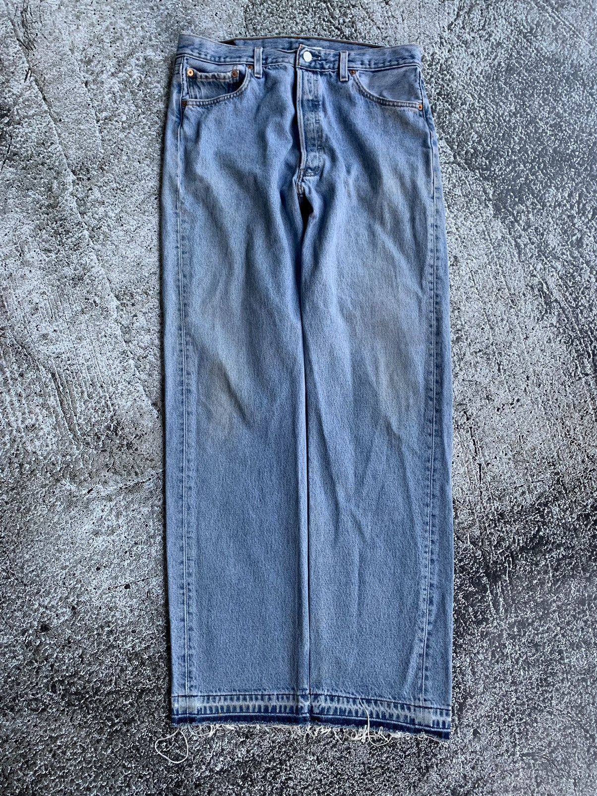 (34x34) Vintage Distressed & Faded Blue Levi’s 501 Jeans
