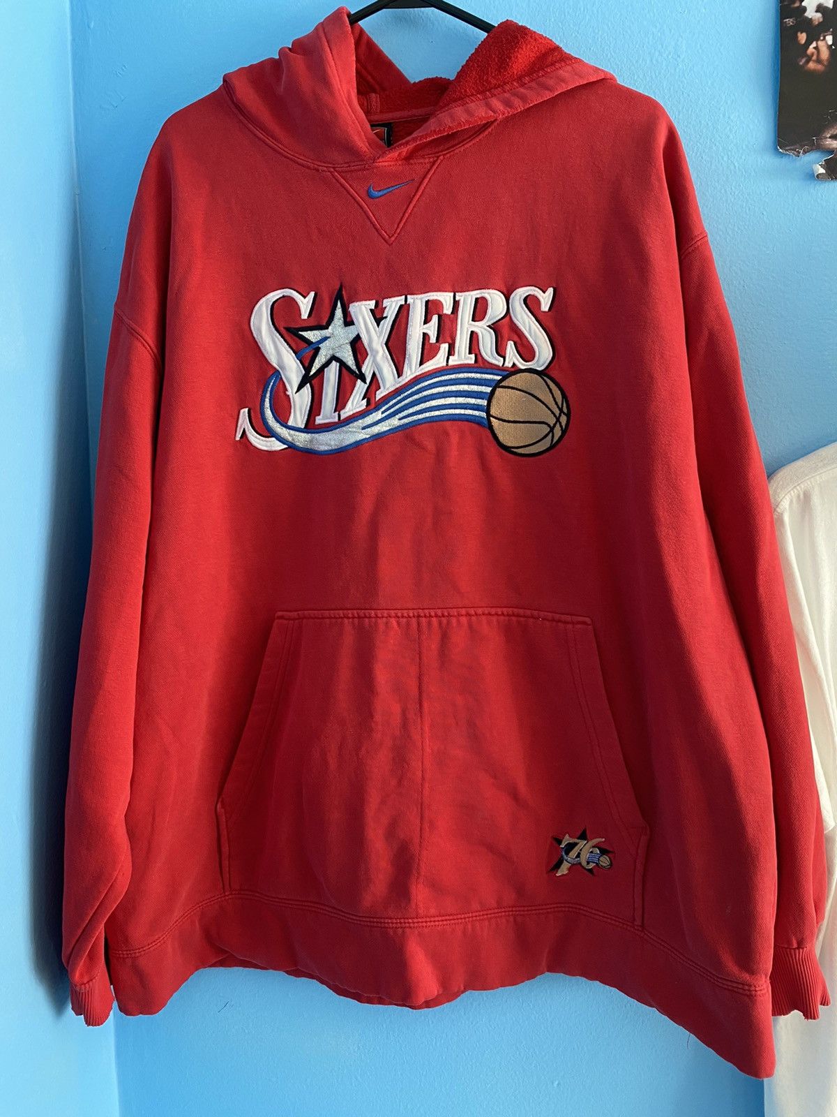 VINTAGE NIKE CENTER SWOOSH NBA 76ERS VINTAGE HOODIE