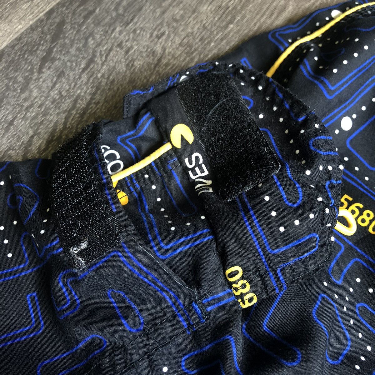 Giant Vintage 1990s PAC Man Giant Merchandise Arcade Board Shorts Size US 34 / EU 50 - 4 Thumbnail