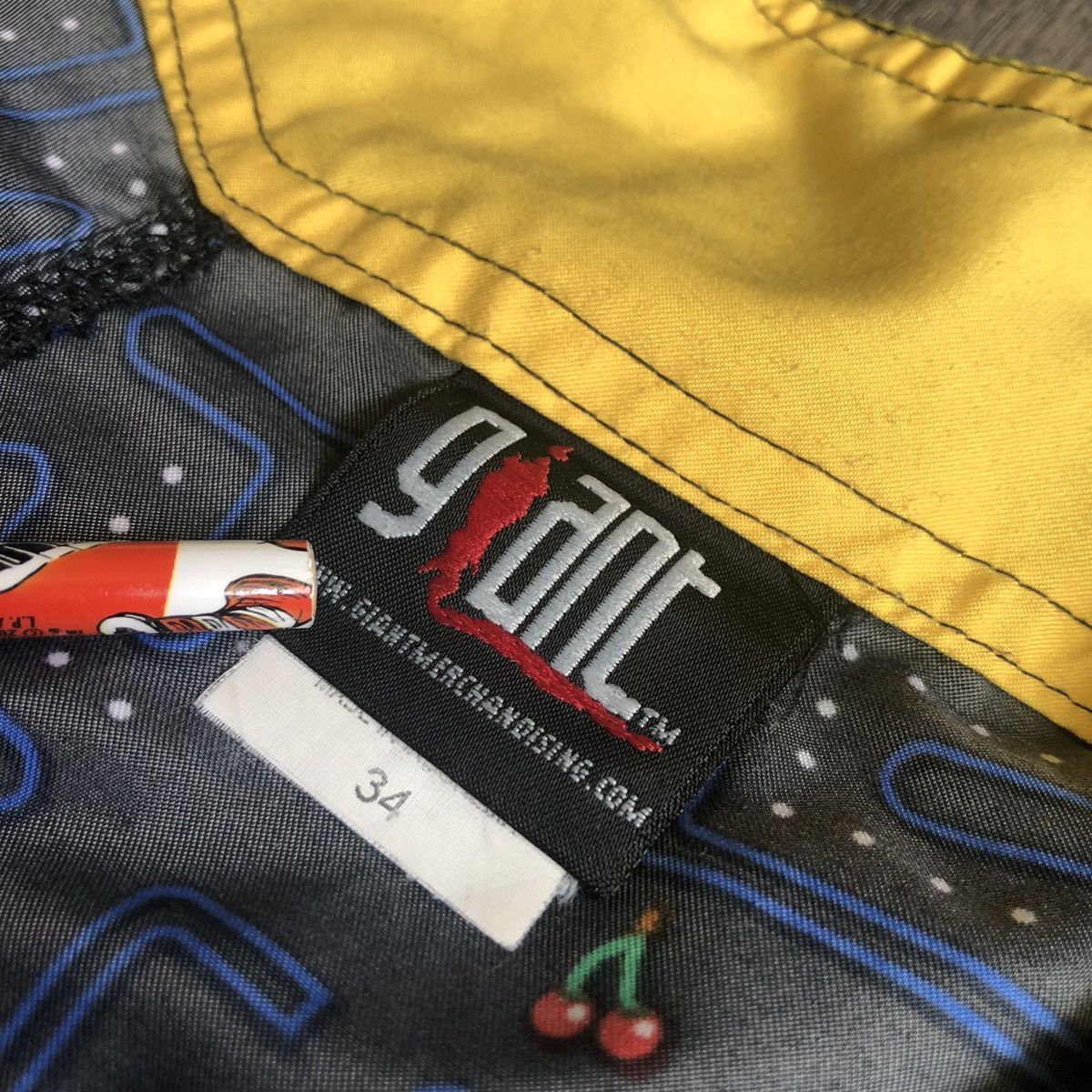Giant Vintage 1990s PAC Man Giant Merchandise Arcade Board Shorts Size US 34 / EU 50 - 3 Thumbnail