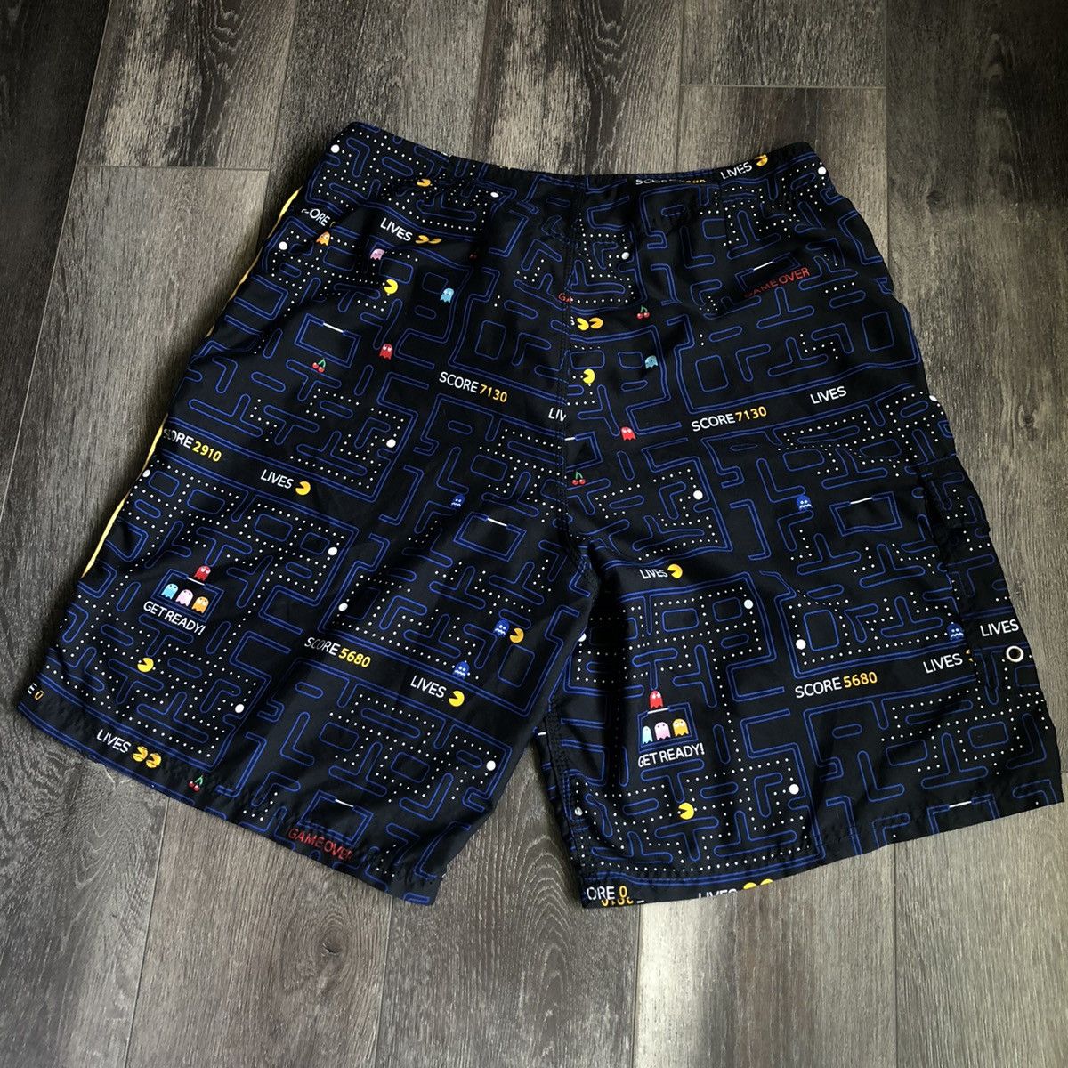 Giant Vintage 1990s PAC Man Giant Merchandise Arcade Board Shorts Size US 34 / EU 50 - 1 Thumbnail