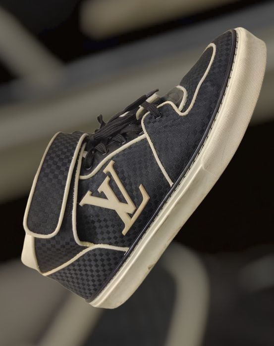 RARE Louis Vuitton Acapulco Monogram Stars Sneakers - Size 8; High Tops