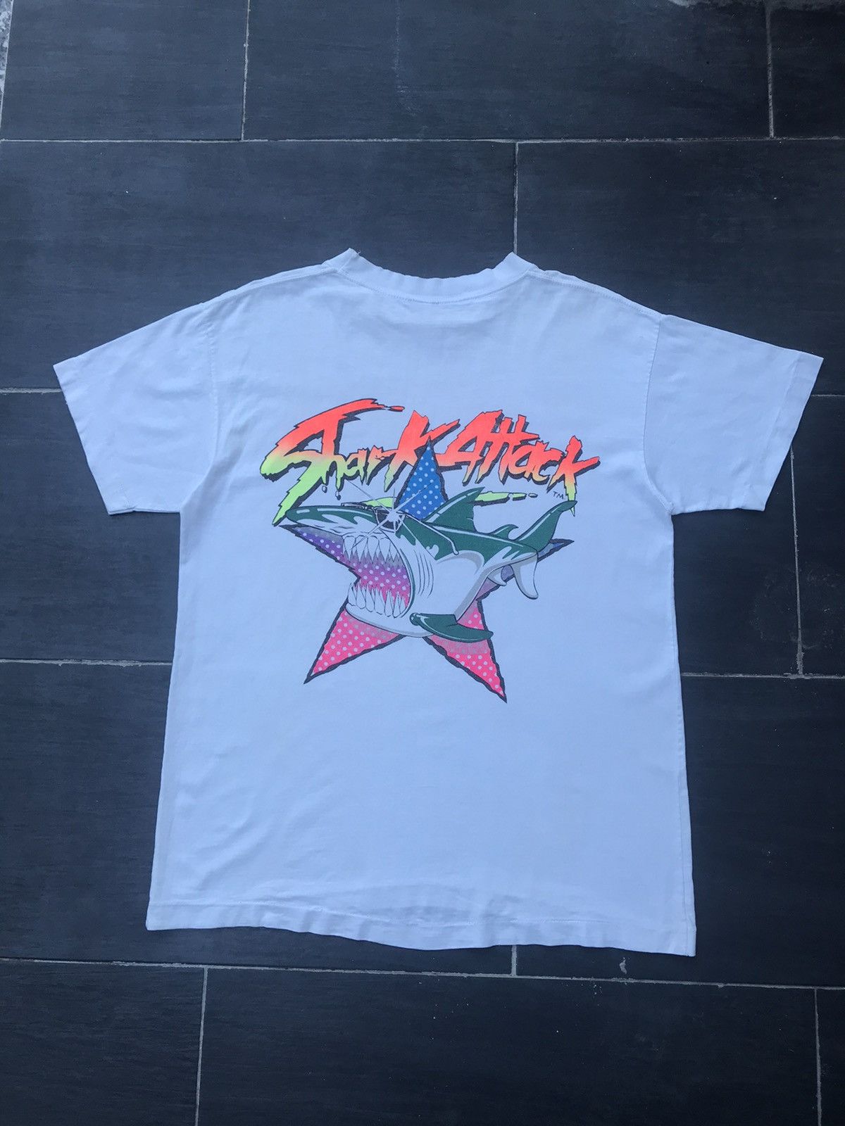 Vintage Vintage 90s Movie Shark Attack Size US L / EU 52-54 / 3 - 1 Thumbnail