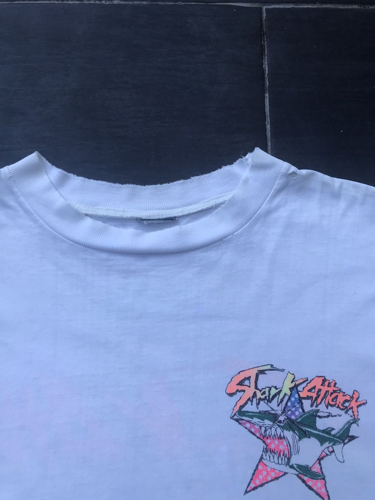 Vintage Vintage 90s Movie Shark Attack Size US L / EU 52-54 / 3 - 4 Thumbnail