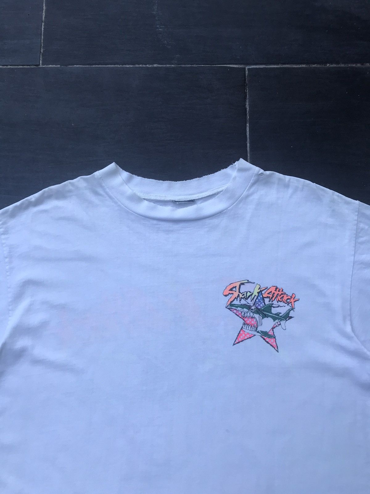 Vintage Vintage 90s Movie Shark Attack Size US L / EU 52-54 / 3 - 5 Thumbnail