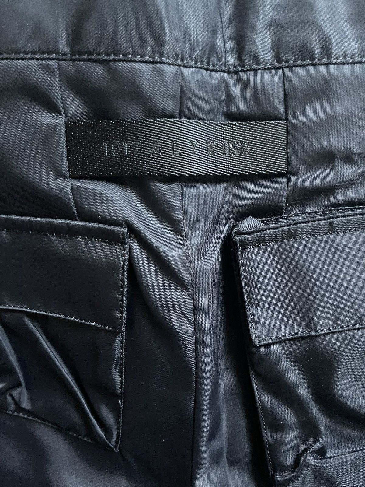 1017 ALYX 9SM 1017 Alyx 9SM Multi-Pocket Knee Length Nylon Shorts Size US 30 / EU 46 - 3 Thumbnail
