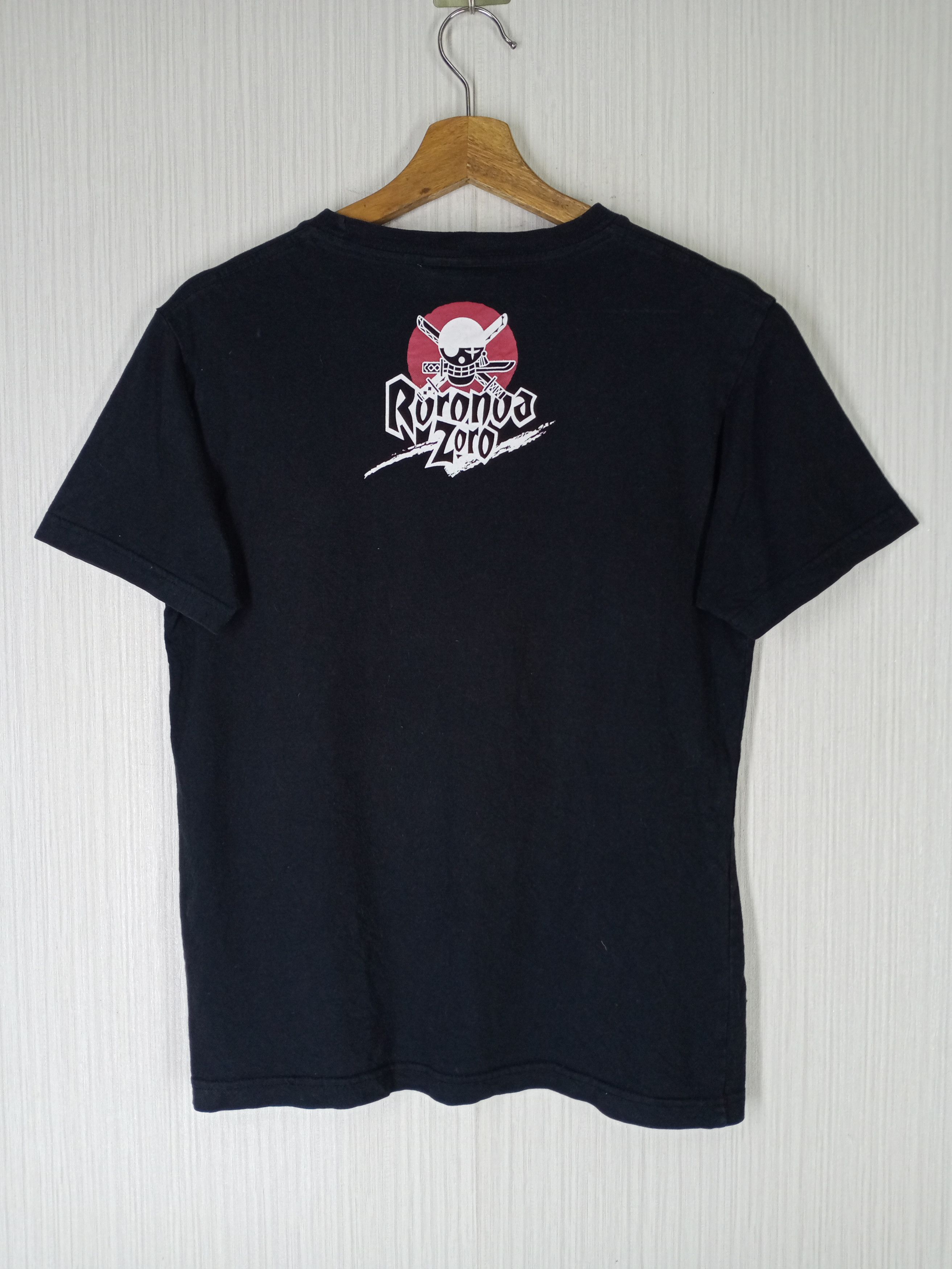 One Piece Rare Vintage Roronoa Zoro One Piece Tshirt Size US M / EU 48-50 / 2 - 4 Thumbnail