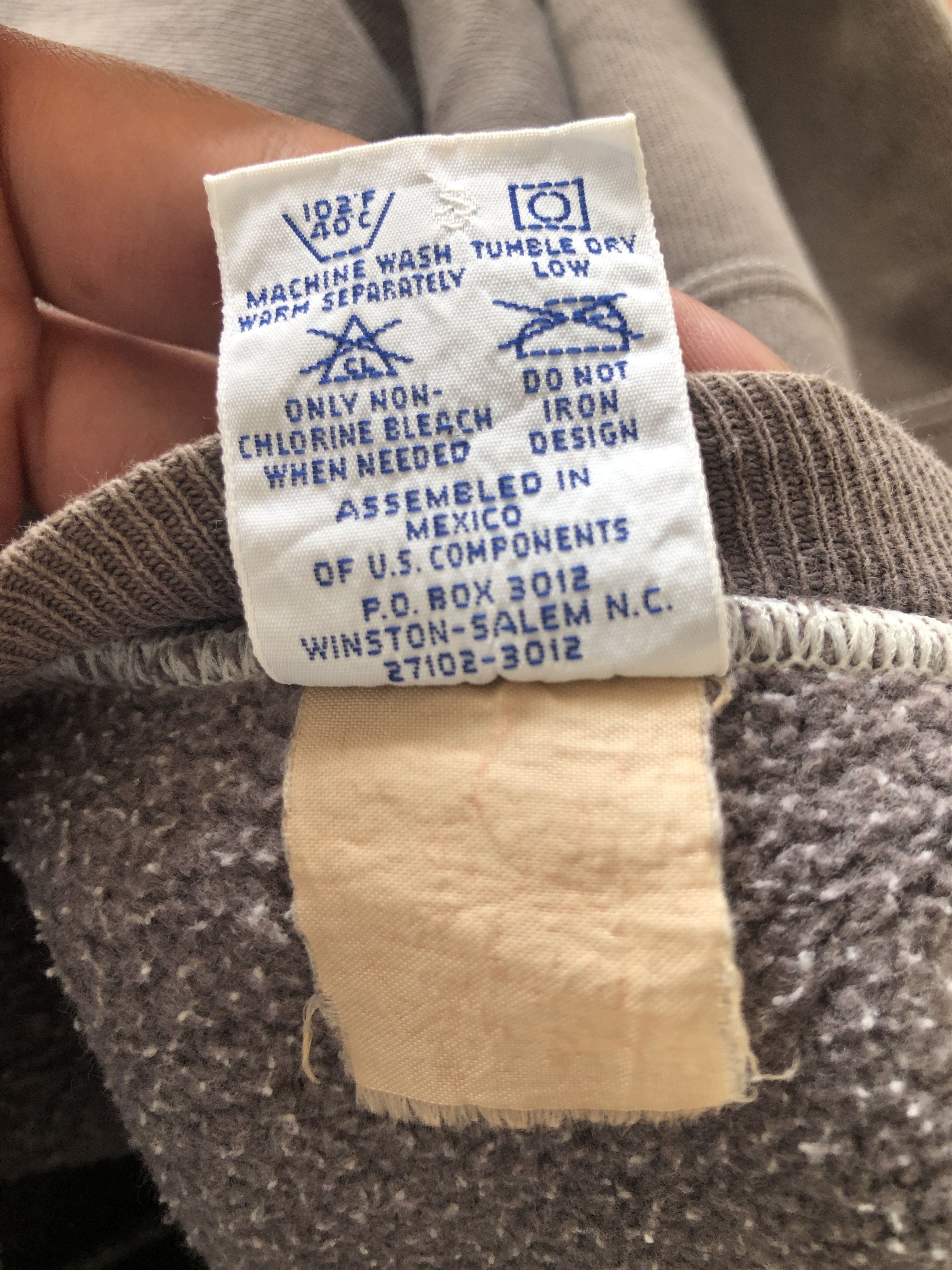Champion VINTAGE DISTRESSED CHAMPION REVERSE WEAVE SWEATSHIRT Size US M / EU 48-50 / 2 - 9 Thumbnail