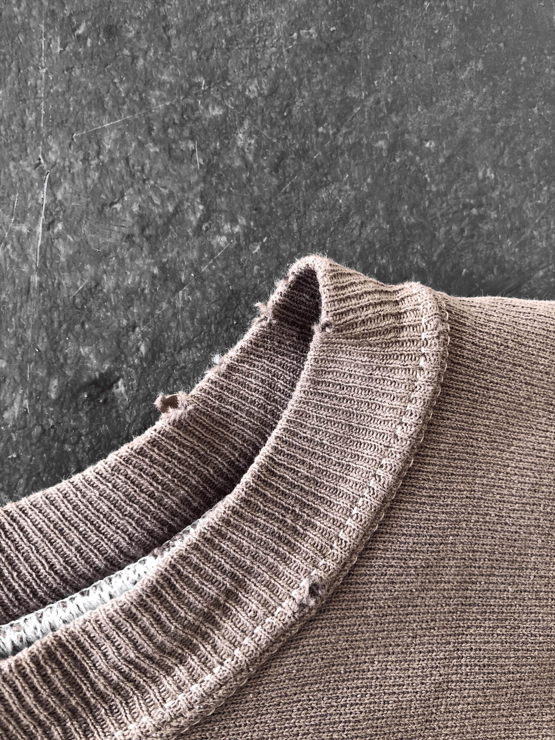Champion VINTAGE DISTRESSED CHAMPION REVERSE WEAVE SWEATSHIRT Size US M / EU 48-50 / 2 - 5 Thumbnail