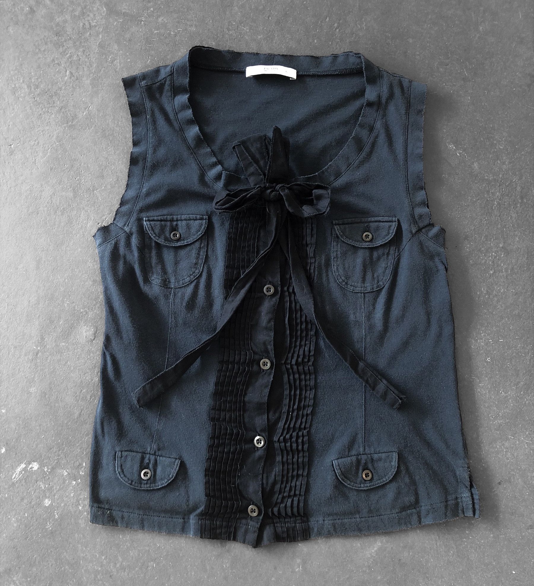 Prada PRADA TOPS SLEEVELESS BOW CORSAGE COTTON BLACK Size XXS / US 00 / IT 34 - 1 Thumbnail