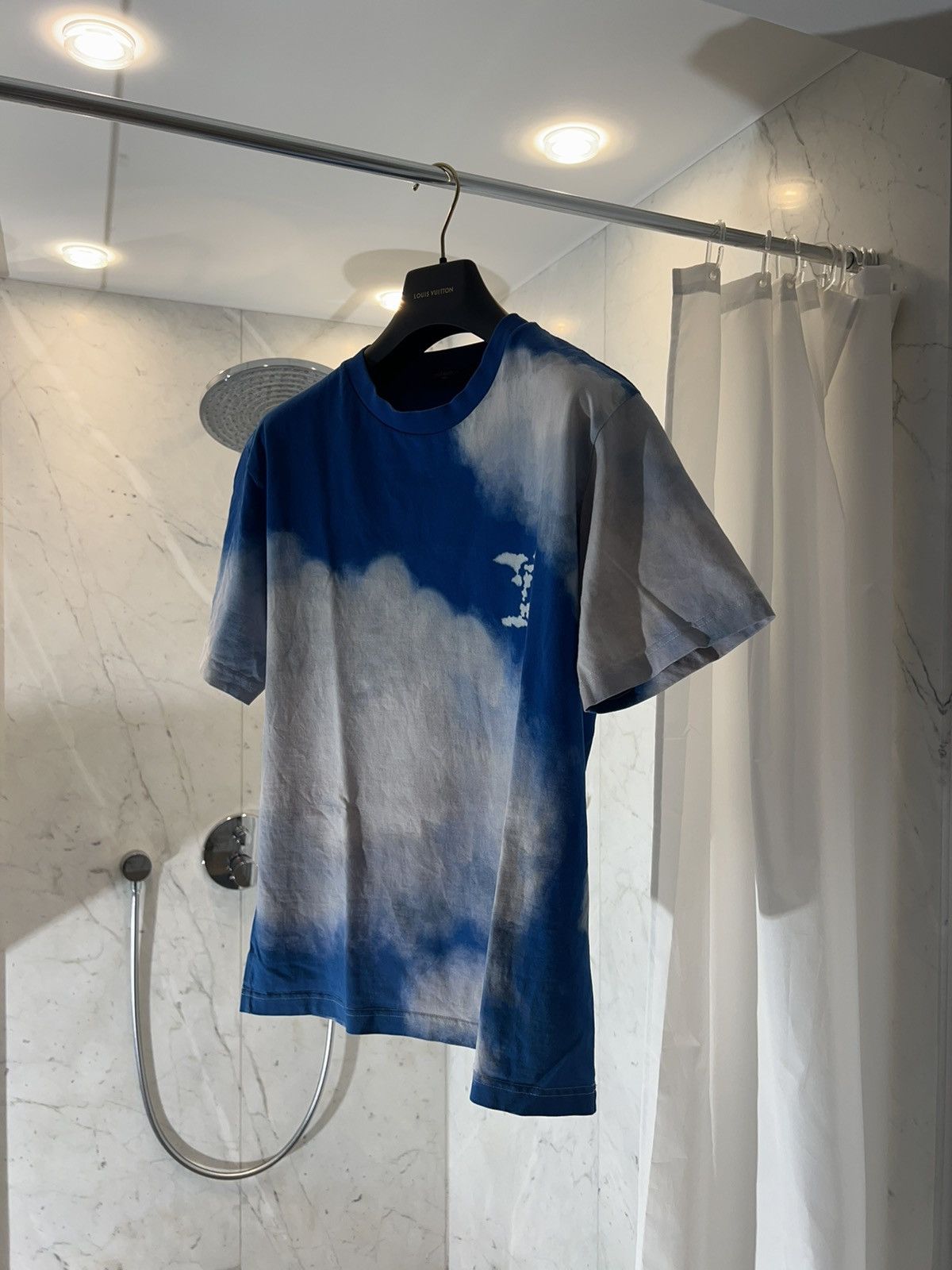 Louis Vuitton Louis Vuitton Cloud Japan Exclusive Tee Size US M / EU 48-50 / 2 - 2 Thumbnail