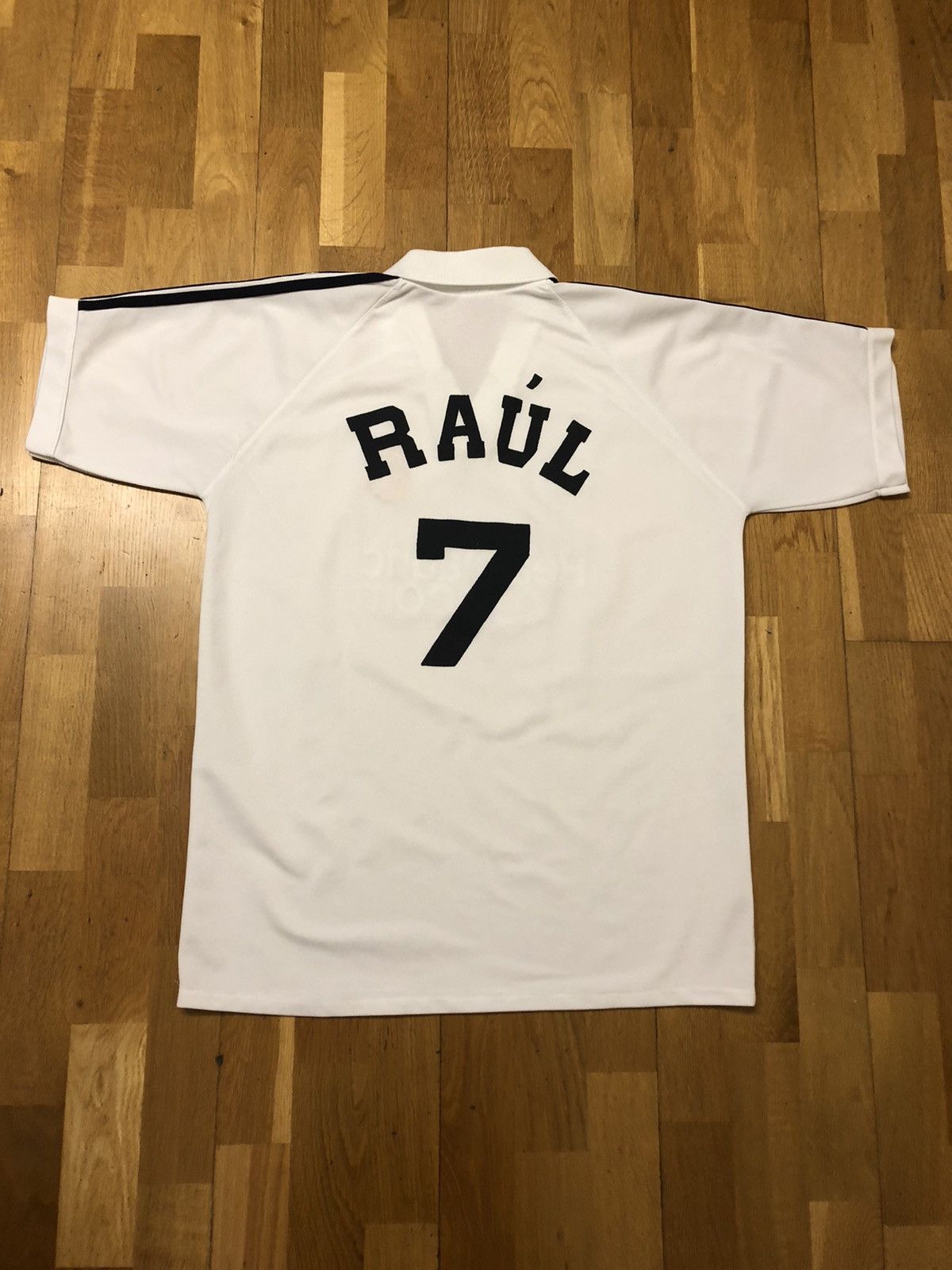 Vintage Real Madrid Raul #7 Replica Soccer Football Jersey Size US M / EU 48-50 / 2 - 2 Thumbnail
