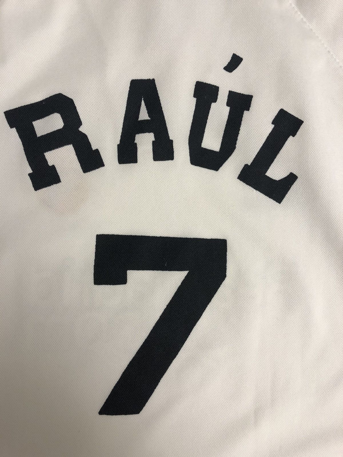 Vintage Real Madrid Raul #7 Replica Soccer Football Jersey Size US M / EU 48-50 / 2 - 4 Thumbnail