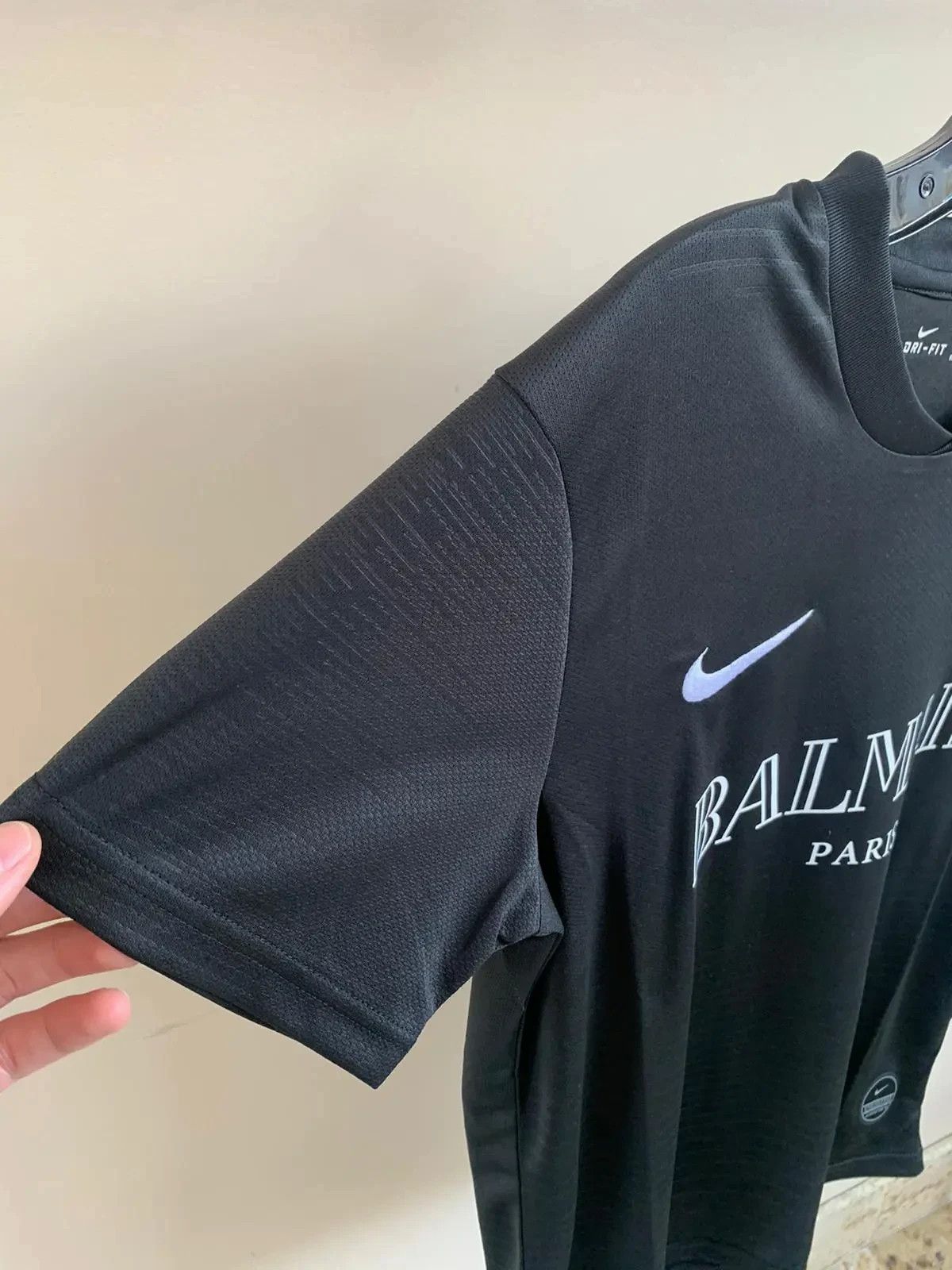 Nike Tee, SS in Black Size US S / EU 44-46 / 1 - 4 Thumbnail