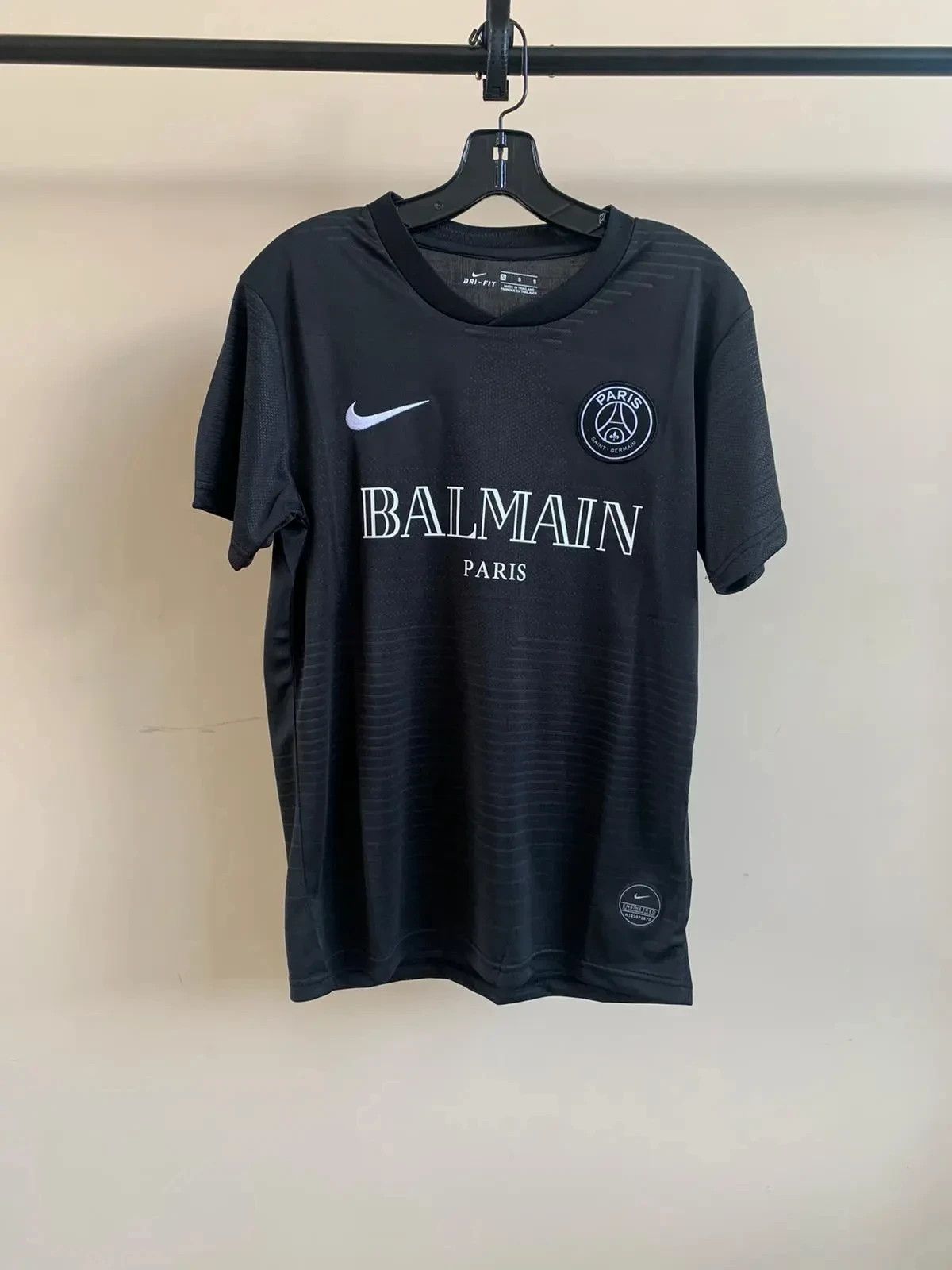 Nike Tee, SS in Black Size US S / EU 44-46 / 1 - 5 Thumbnail