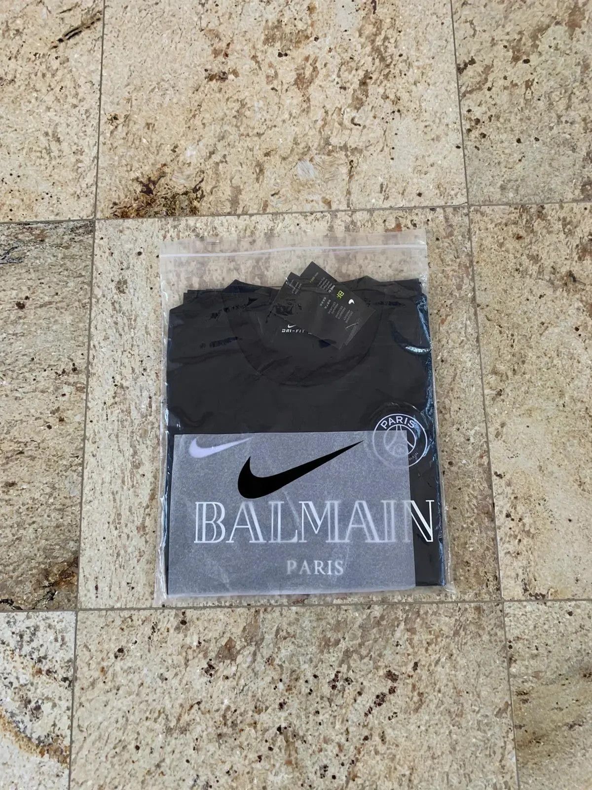 Nike Tee, SS in Black Size US S / EU 44-46 / 1 - 2 Thumbnail