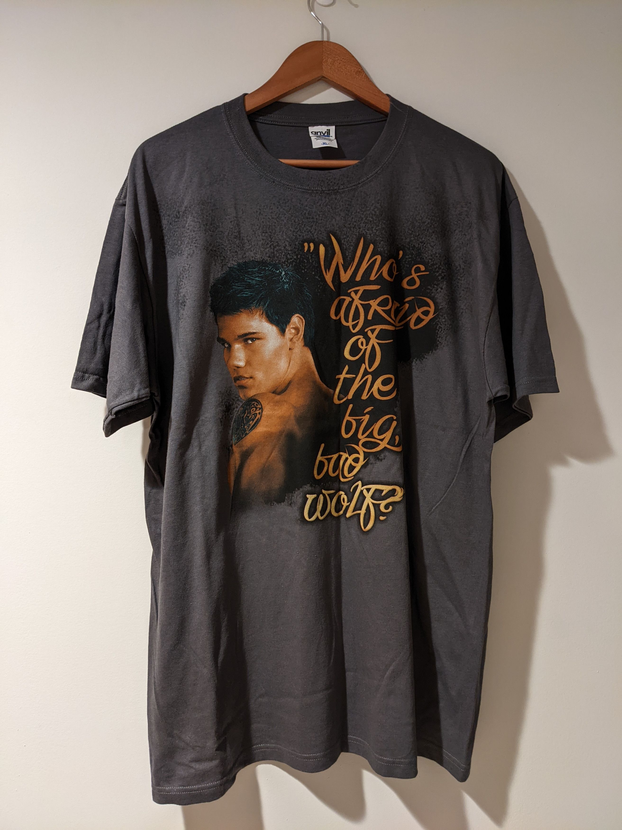 Anvil VINTAGE Twilight New Moon Shirt Jacob Black Taylor Lautner Size US XL / EU 56 / 4 - 1 Thumbnail