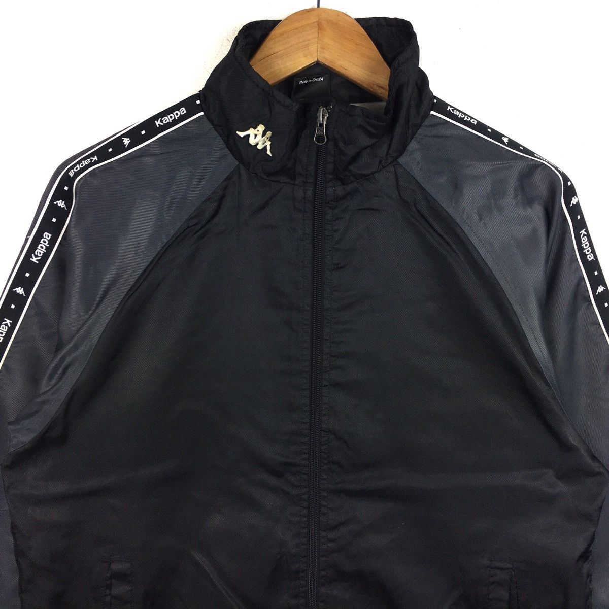 Kappa Vintage Kappa Windbreaker Big Logo Side Tape Streetwear Size US M / EU 48-50 / 2 - 2 Thumbnail