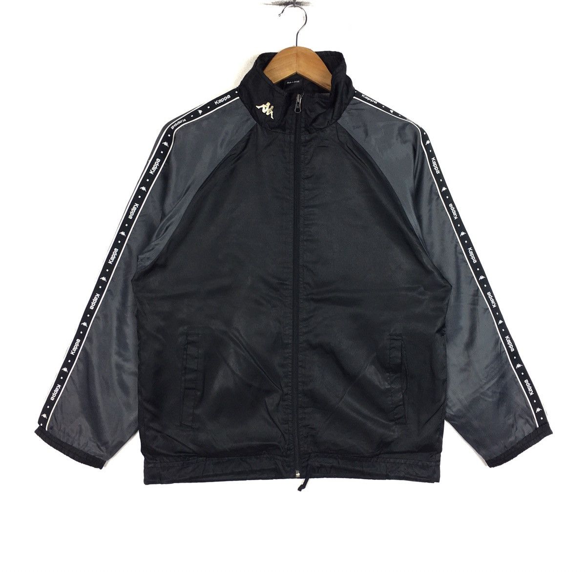 Kappa Vintage Kappa Windbreaker Big Logo Side Tape Streetwear Size US M / EU 48-50 / 2 - 1 Thumbnail