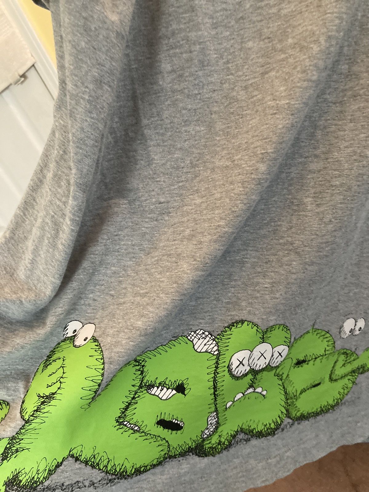 Kaws × Uniqlo KAWS EYES UNIQLO GRAPHIC TEE Size US L / EU 52-54 / 3 - 2 Thumbnail