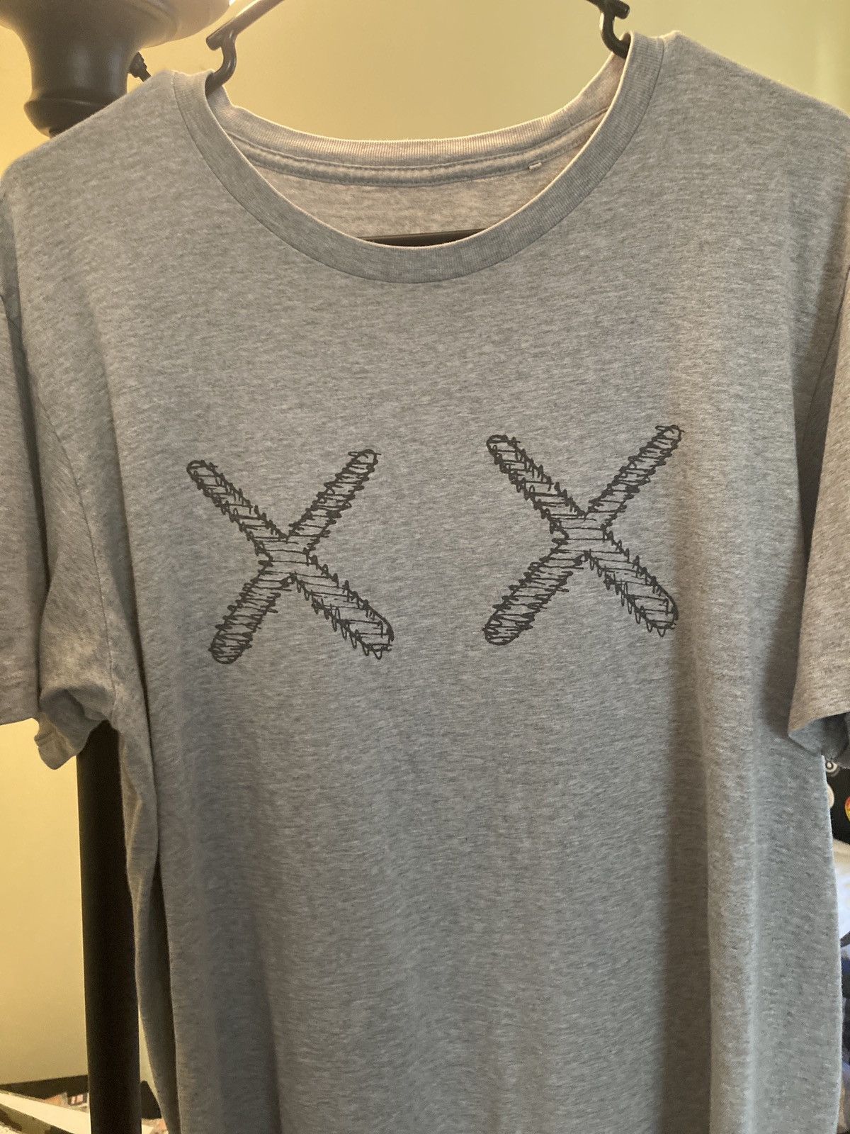 Kaws × Uniqlo KAWS EYES UNIQLO GRAPHIC TEE Size US L / EU 52-54 / 3 - 1 Thumbnail