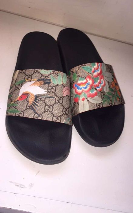 Gucci store hummingbird slides