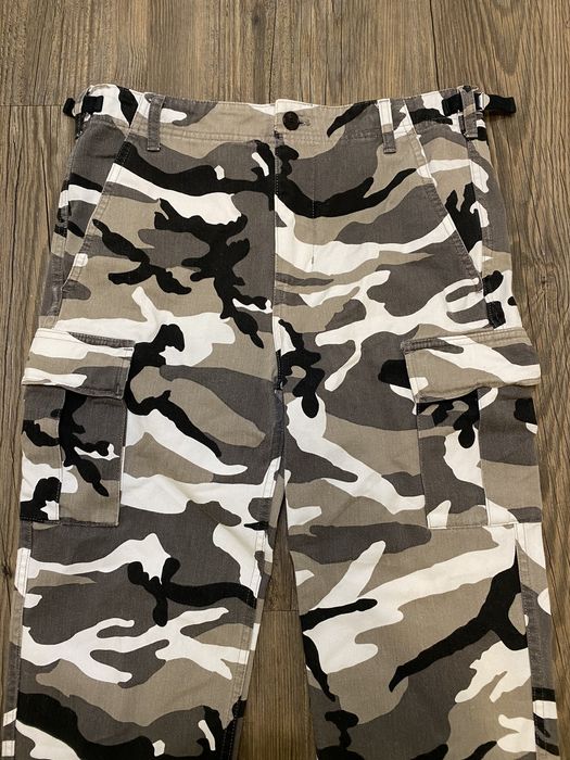 balenciaga-fw21-snow-camo-cargo-pants-grailed