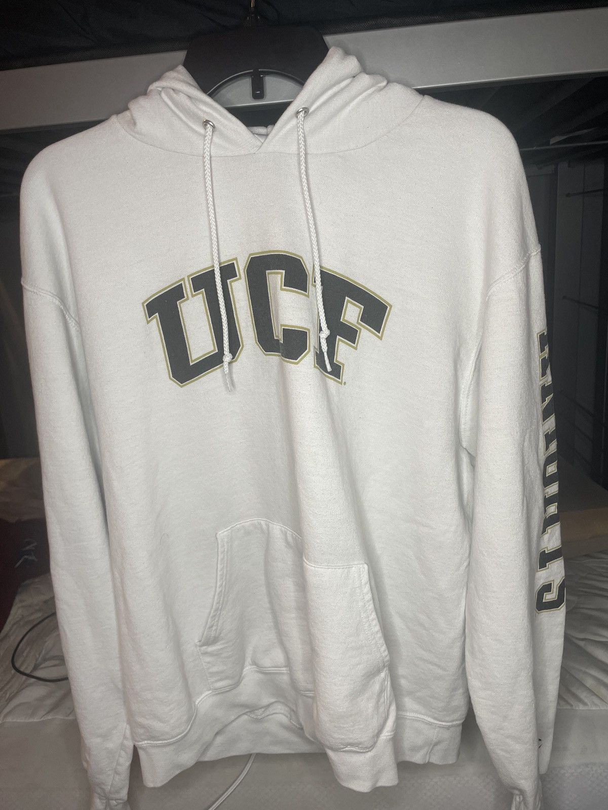 Champion × Vintage White UCF Champion Hoodie (L) Size US L / EU 52-54 / 3 - 1 Thumbnail