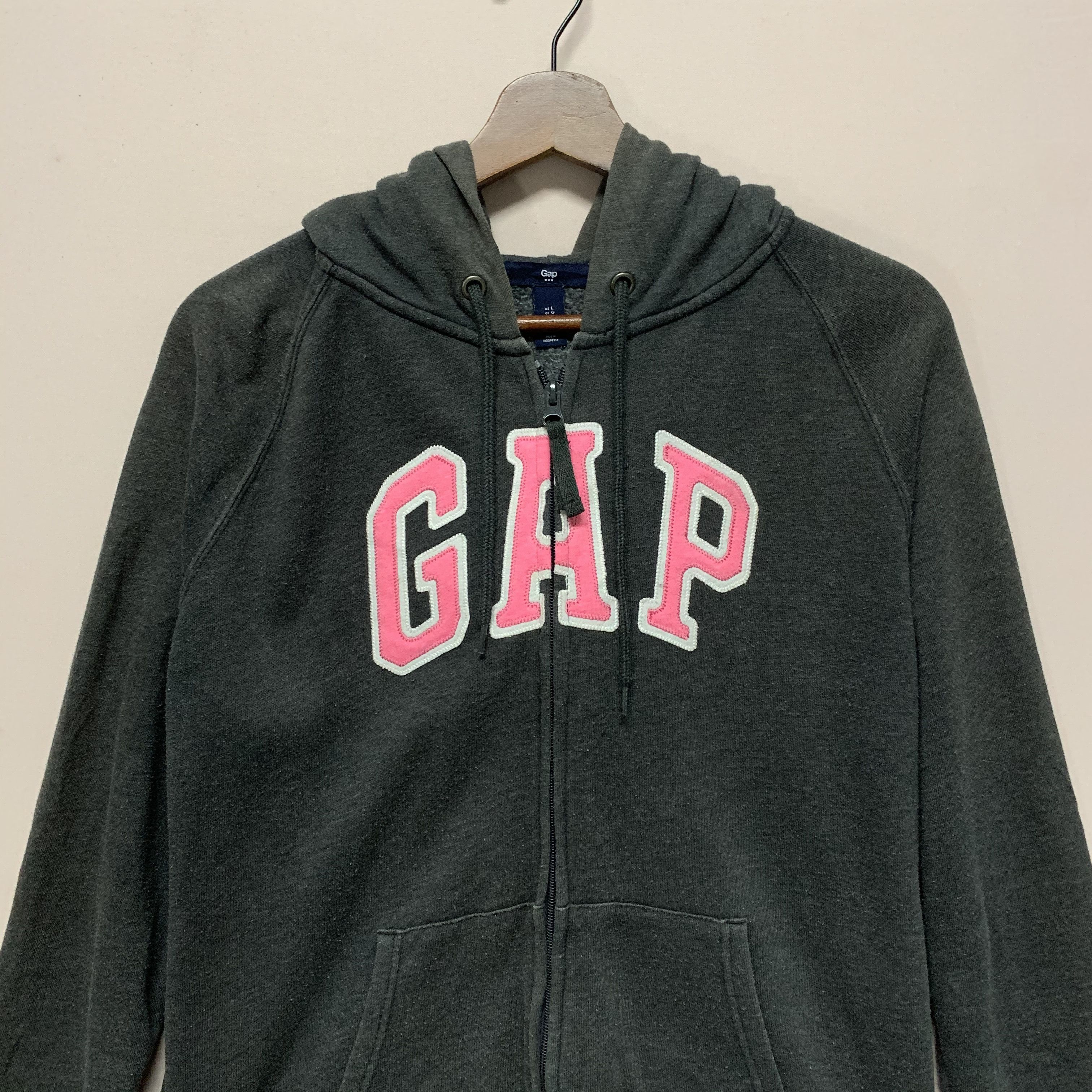 Gap Vintage Gap Spell Out Streetwear Hooded Sweatshirt Size US L / EU 52-54 / 3 - 2 Thumbnail