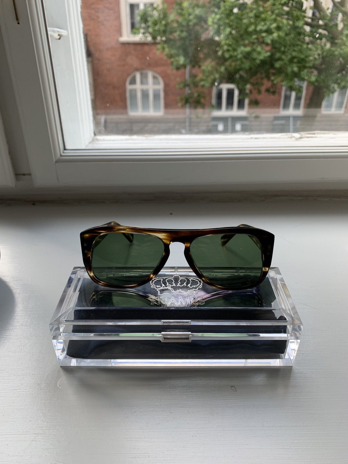 Supreme THAMES MMXX LOOKER GLASSES Havana colored | Grailed