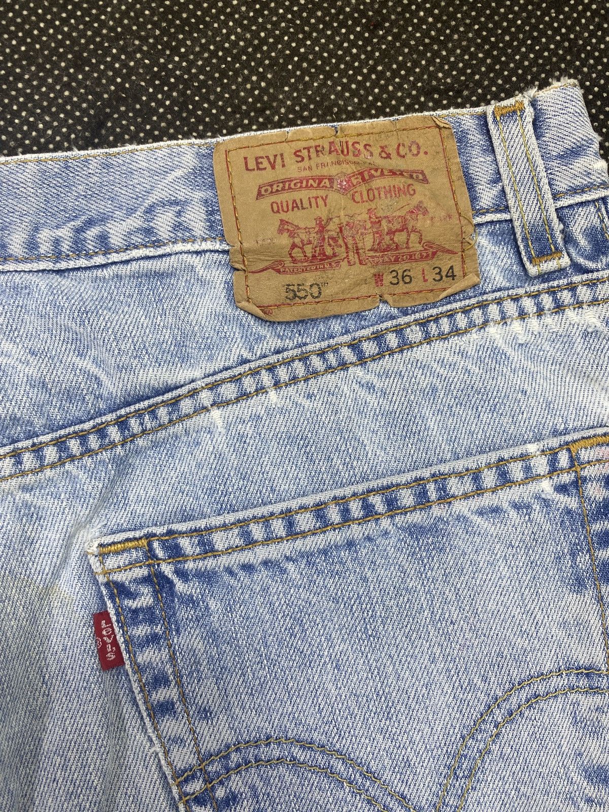 Levi's VINTAGE LEVIS 550 BLUE WASH JEANS-J470 Size US 36 / EU 52 - 14 Thumbnail