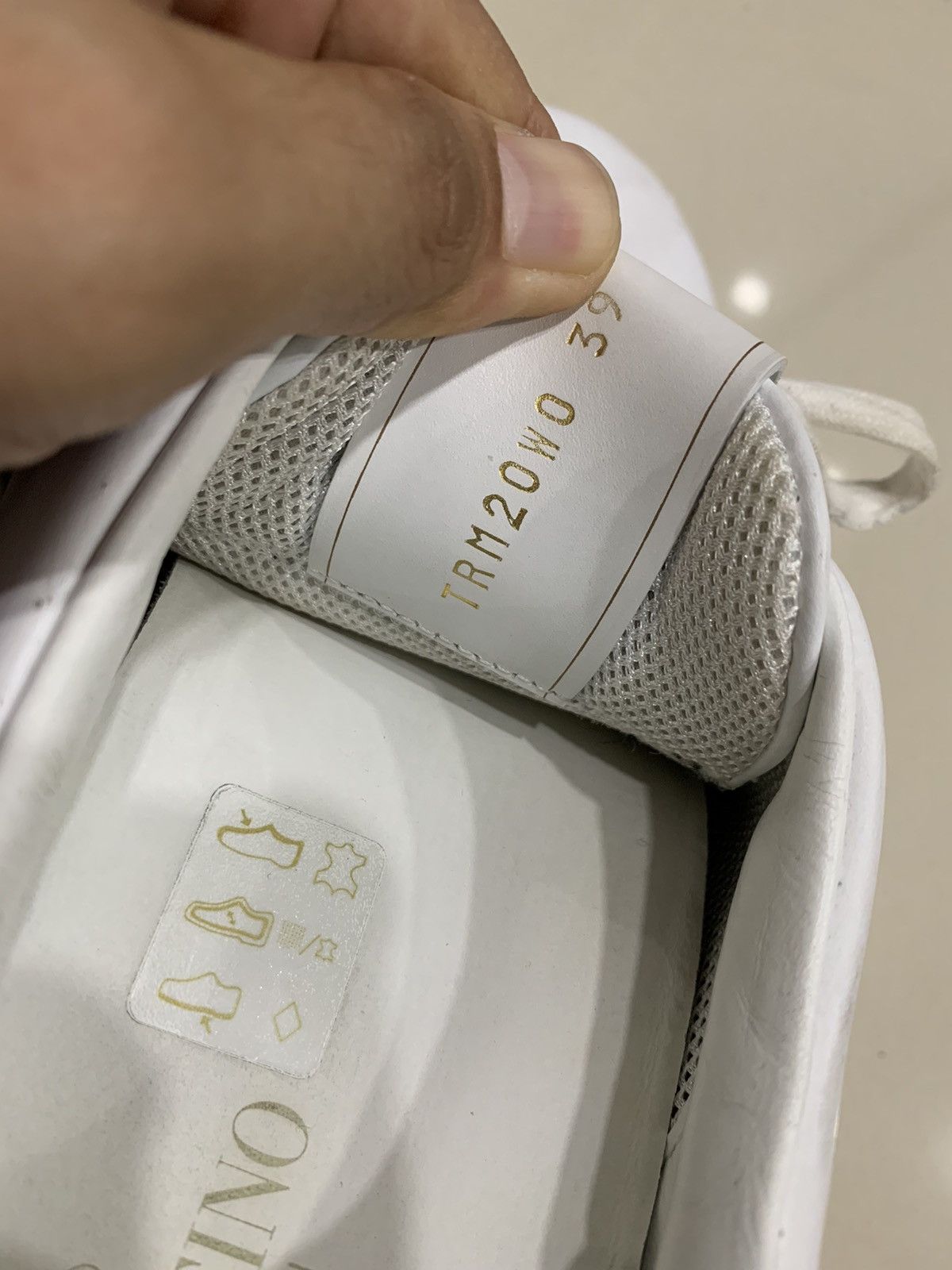 Valentino VALENTINO GARAVANI PERFORATED BIG LOGO LEATHER SHOES Size US 6.5 / EU 39-40 - 8 Thumbnail