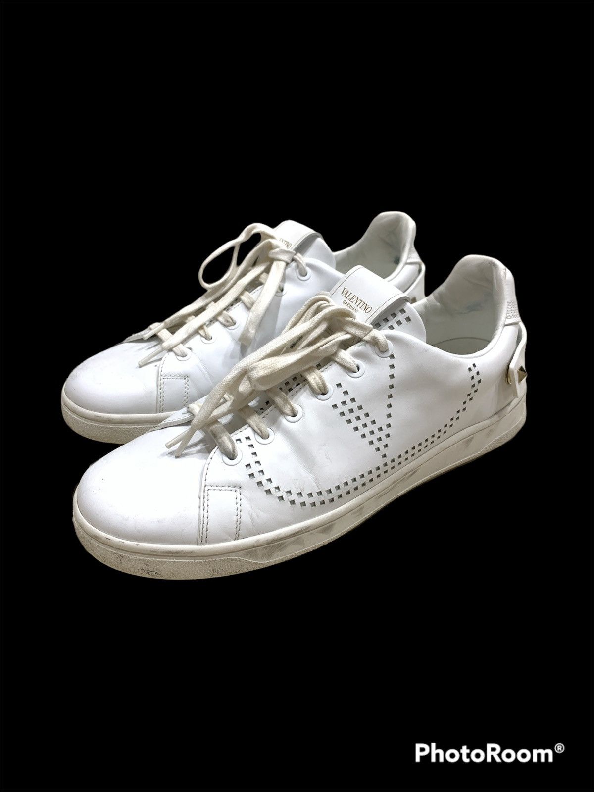 Valentino VALENTINO GARAVANI PERFORATED BIG LOGO LEATHER SHOES Size US 6.5 / EU 39-40 - 2 Thumbnail