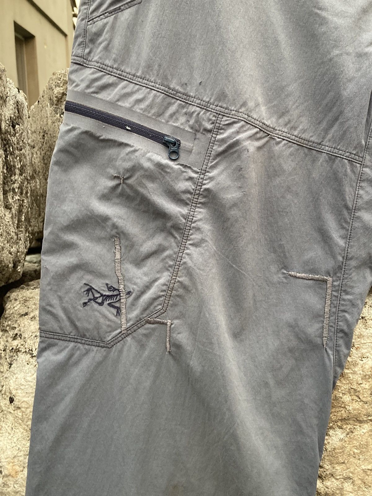Arc'teryx Vintage Arcteryx distressed nylon blue cargo pant Size US 32 / EU 48 - 5 Thumbnail