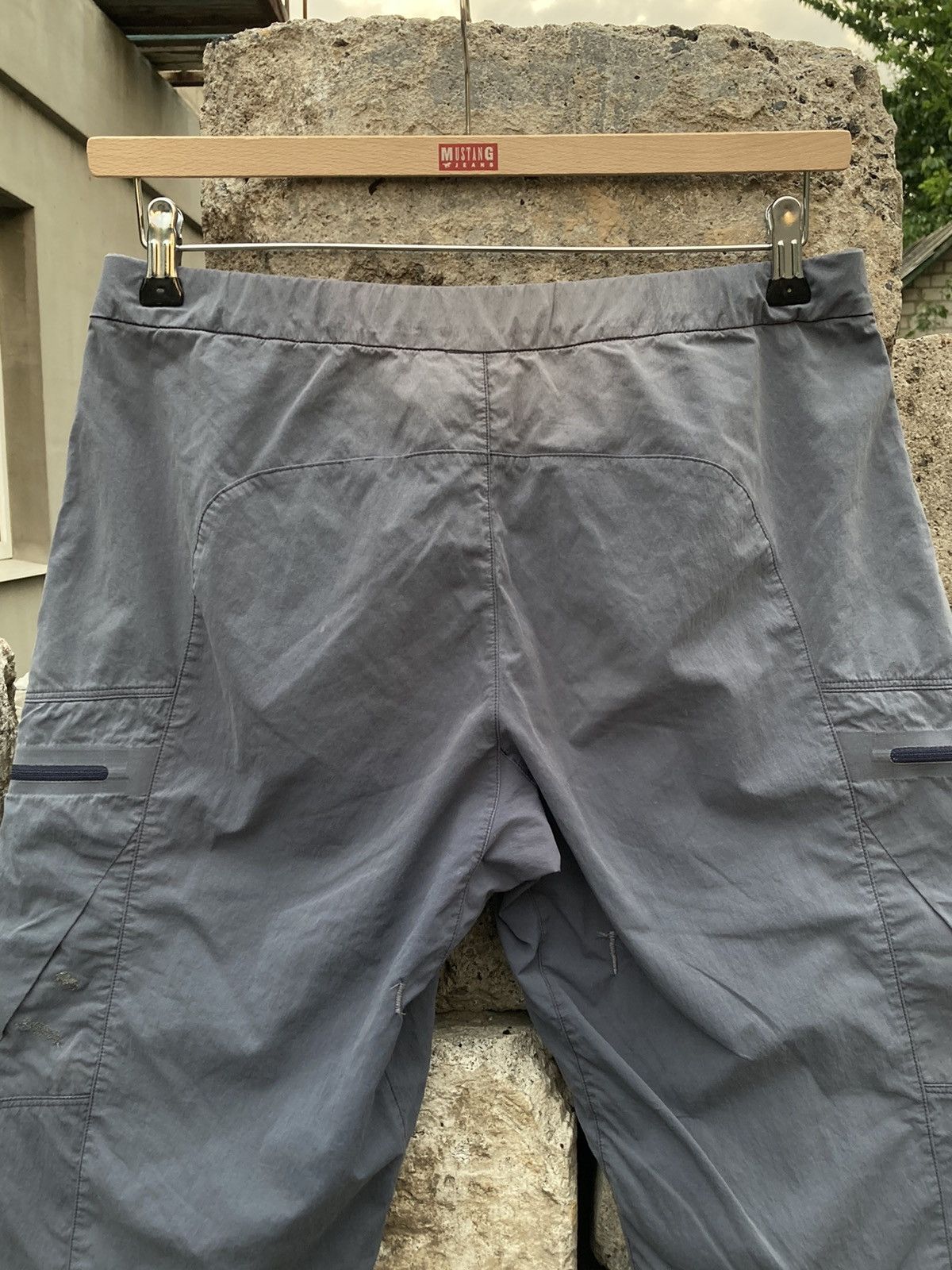 Arc'teryx Vintage Arcteryx distressed nylon blue cargo pant Size US 32 / EU 48 - 10 Thumbnail