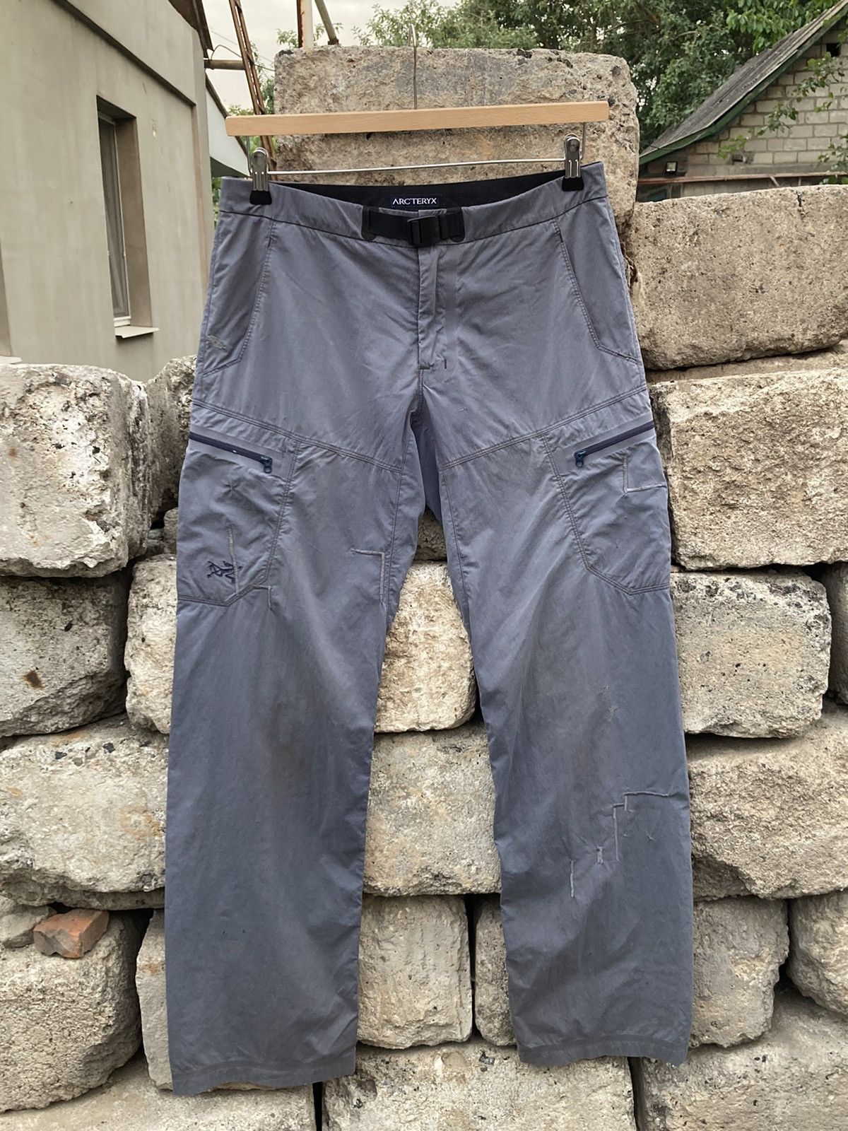 Arc'teryx Vintage Arcteryx distressed nylon blue cargo pant Size US 32 / EU 48 - 2 Thumbnail
