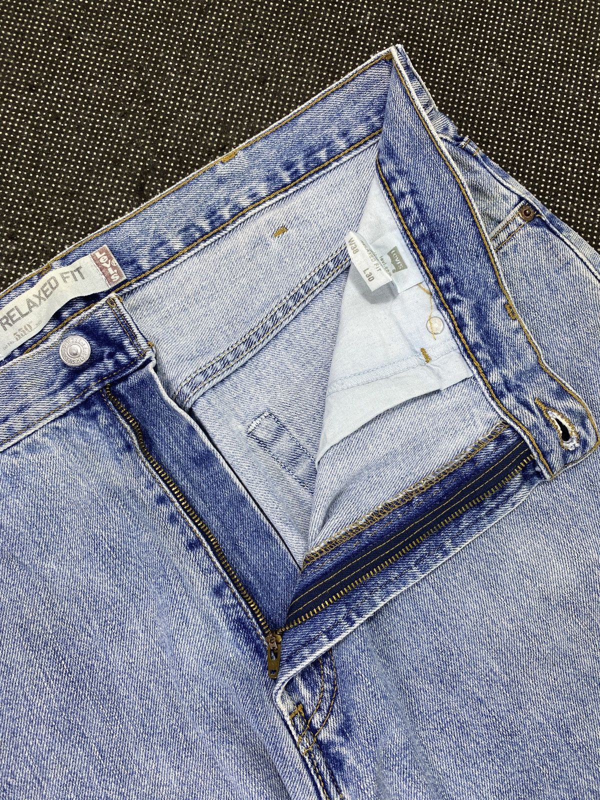 Levi's VINTAGE LEVIS 550 DISTRESSED BLUE JEANS-J477 Size US 38 / EU 54 - 5 Thumbnail