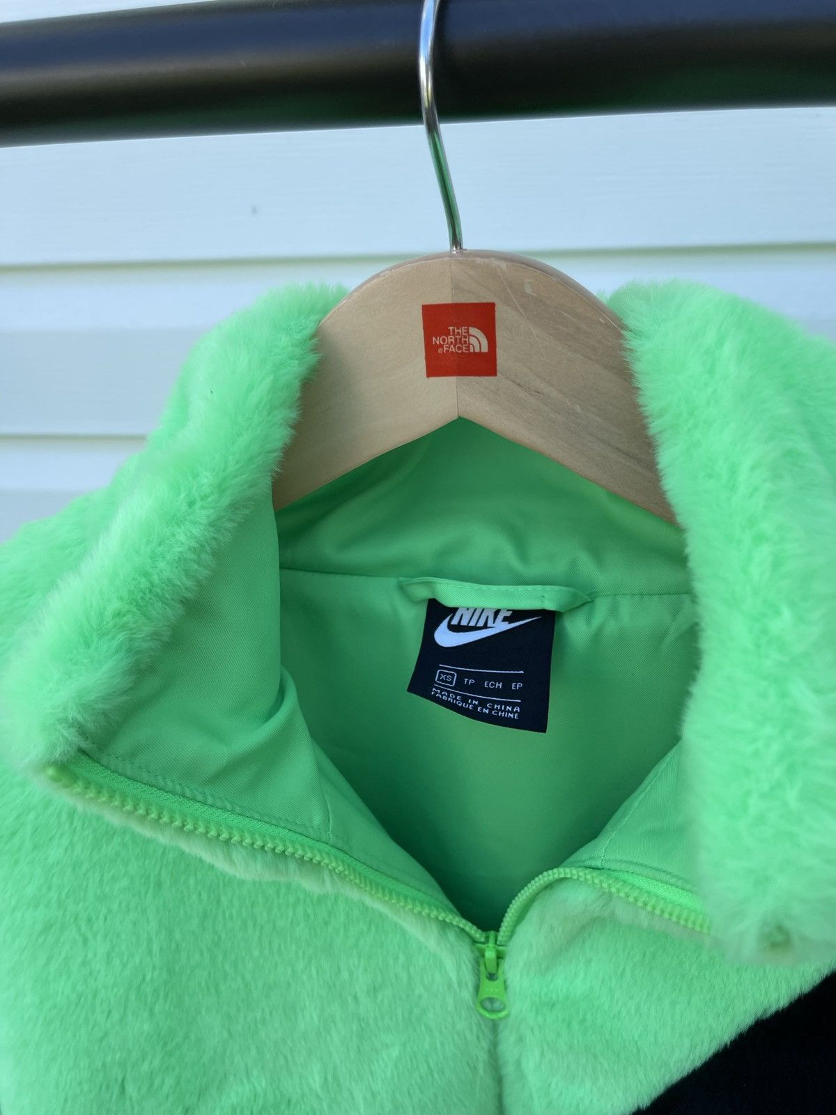 Nike Slime Green Nike Big Swoosh Fur Fluffy Zip Up Jacket Size US M / EU 48-50 / 2 - 3 Thumbnail