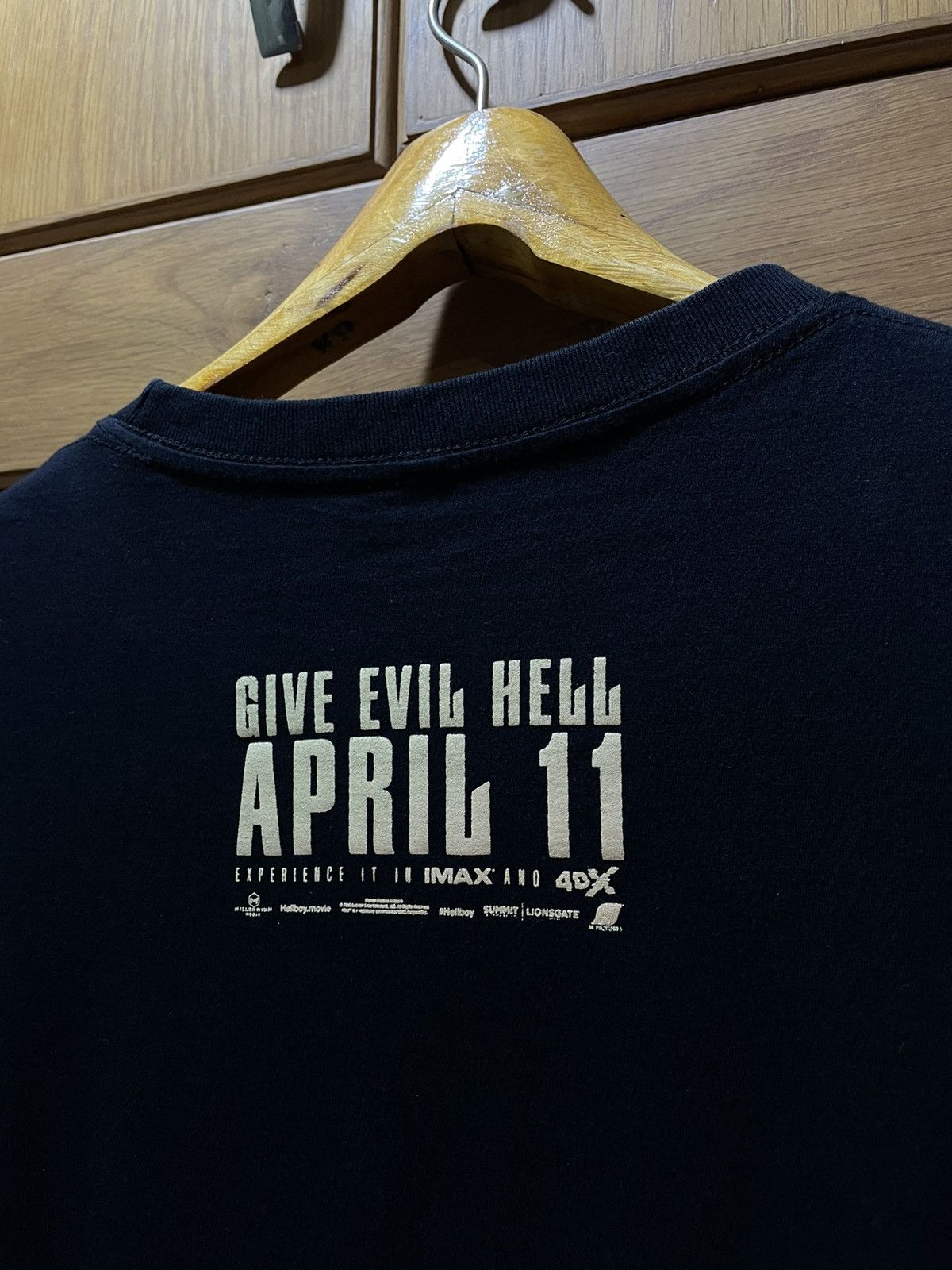 Vintage HELLBOY GIVE EVIL HELL MOVIE PROMO T-SHIRT (2019) Size US M / EU 48-50 / 2 - 2 Thumbnail