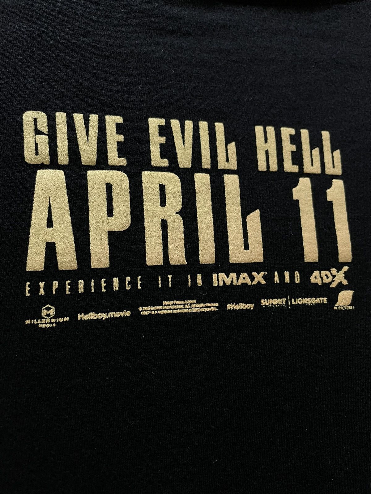 Vintage HELLBOY GIVE EVIL HELL MOVIE PROMO T-SHIRT (2019) Size US M / EU 48-50 / 2 - 5 Thumbnail